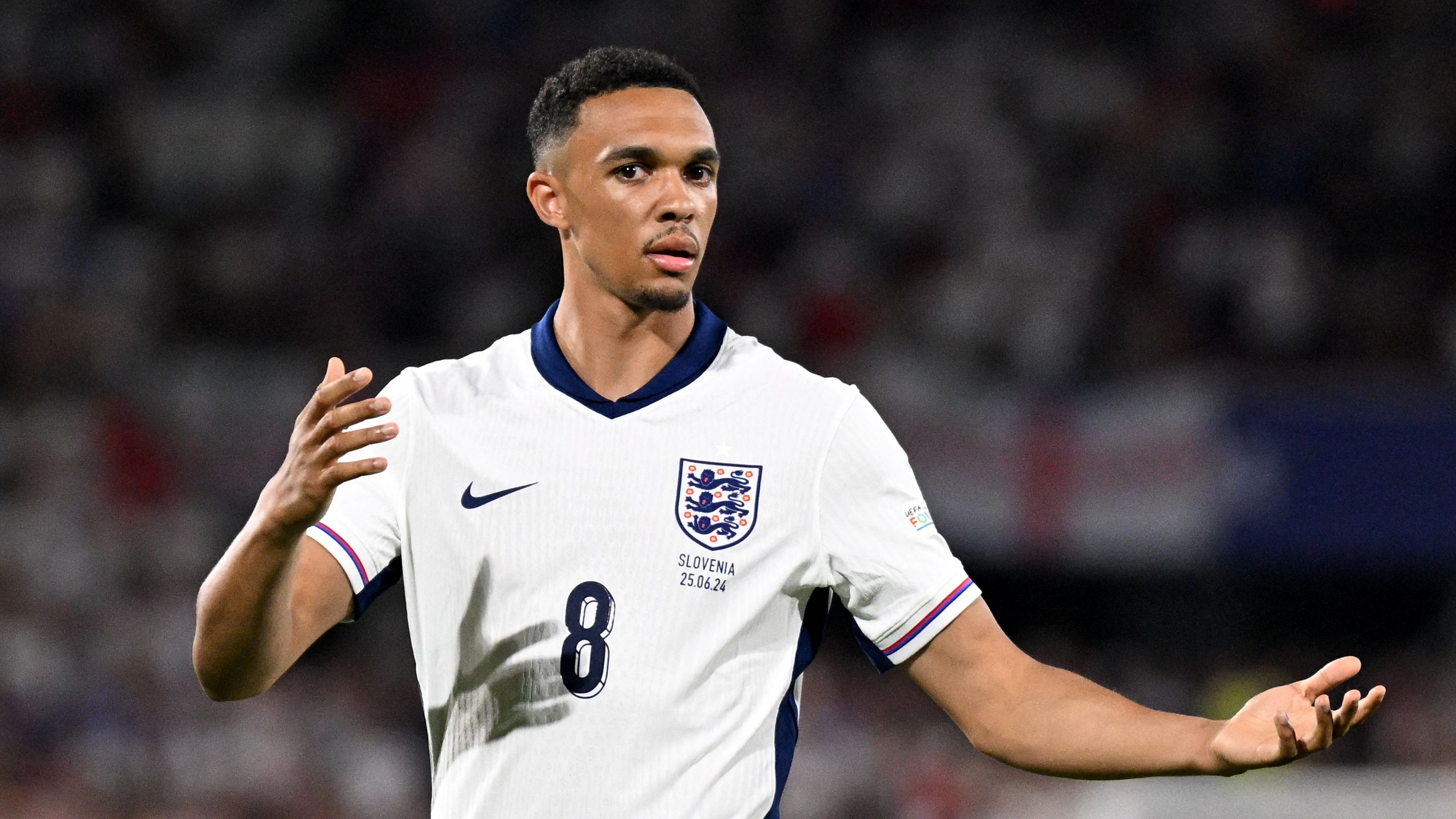 Trent Alexander-Arnold, jugador de la Selección inglesa, durante un partido.