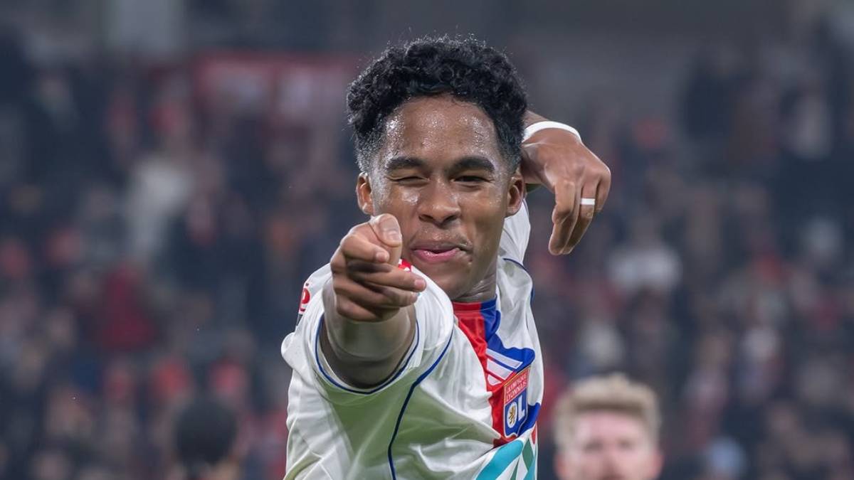 Endrick celebra su primer gol con el Lyon.