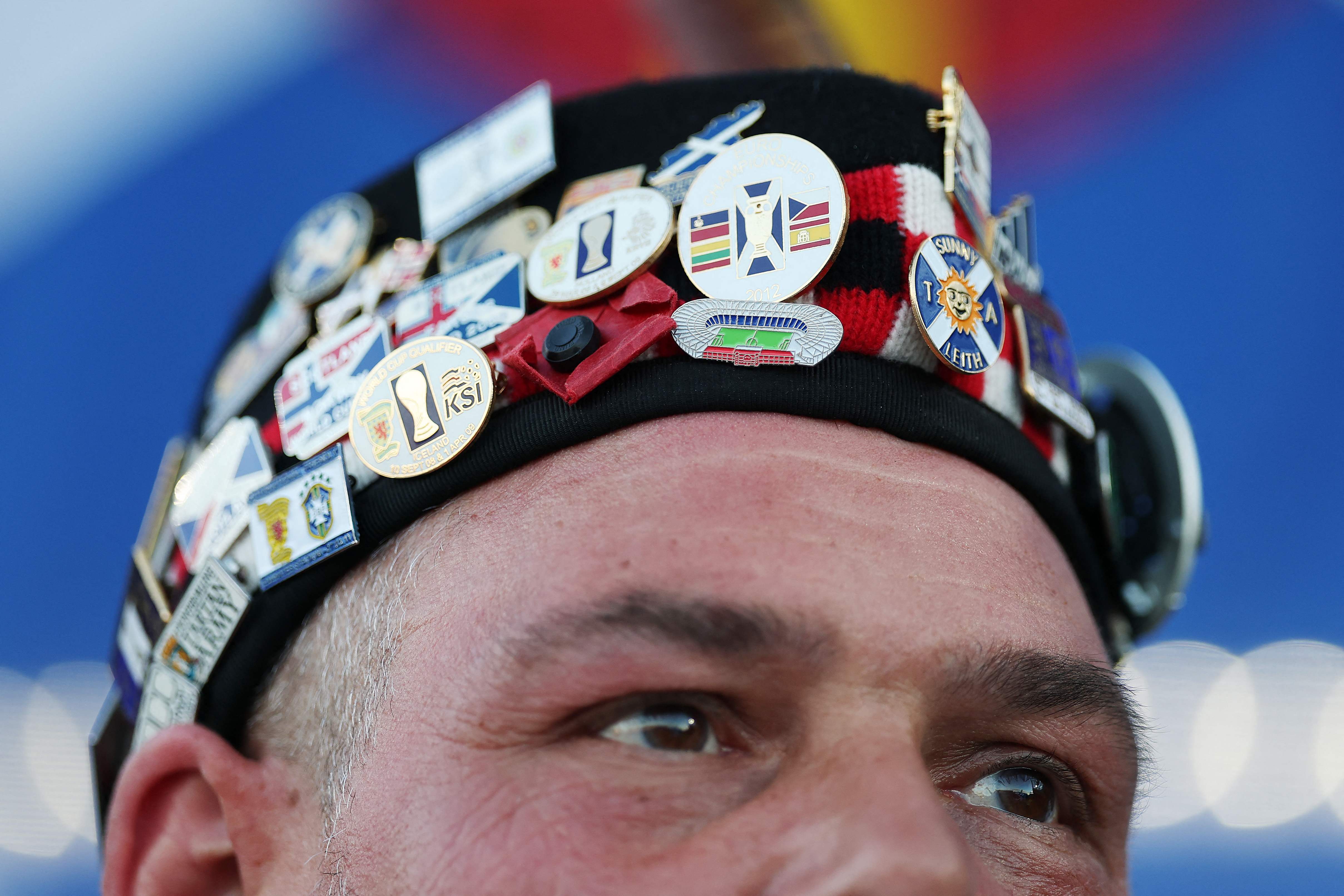 FOXBOROUGH, MASSACHUSETTS - JUNE 13: A fan arrives before the FIFA World Cup 2026 Group C match between Haiti and Scotland at Boston Stadium on June 13, 2026 in Foxborough, Massachusetts. Mattia Ozbot/Getty Images/AFP (Photo by Mattia Ozbot / GETTY IMAGES NORTH AMERICA / Getty Images via AFP)