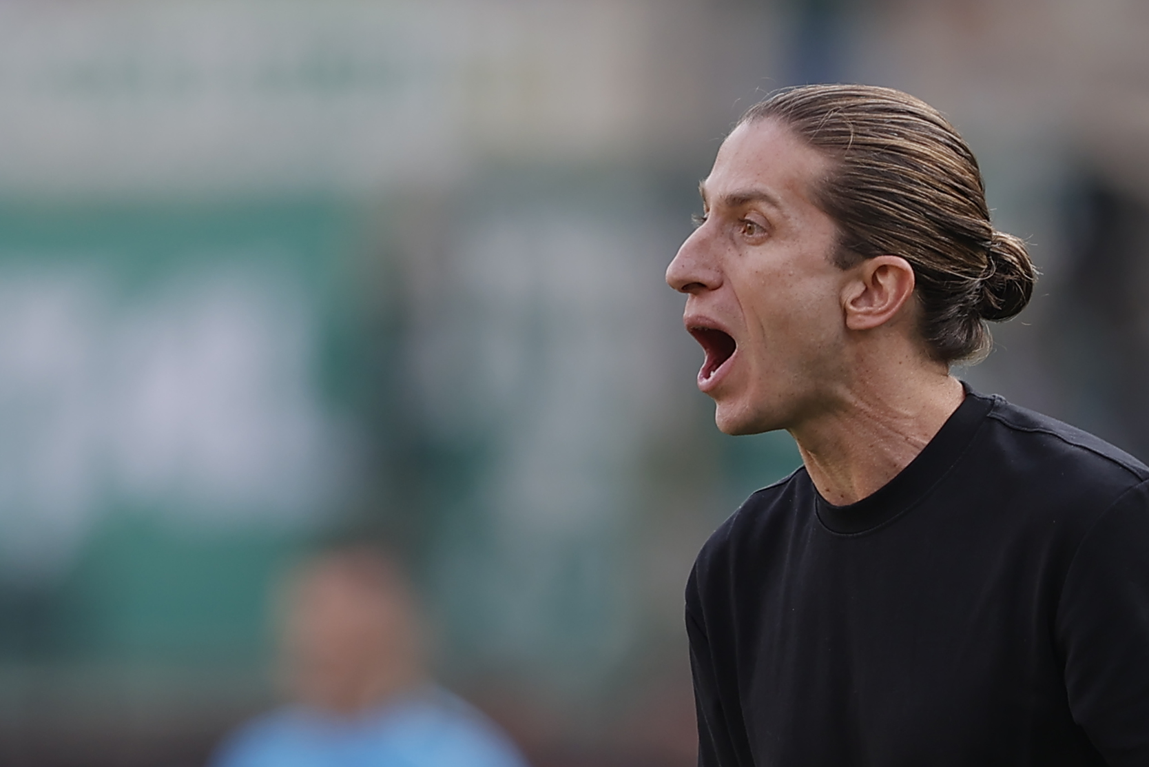 AMDEP9787. LIMA (PERÚ), 29/11/2025.- El entrenador de Flamengo Filipe Luís reacciona este sábado, en la final de la Copa Libertadores entre Palmeiras y Flamengo en el estadio Monumental U, en Lima (Perú). EFE/ José Jácome
