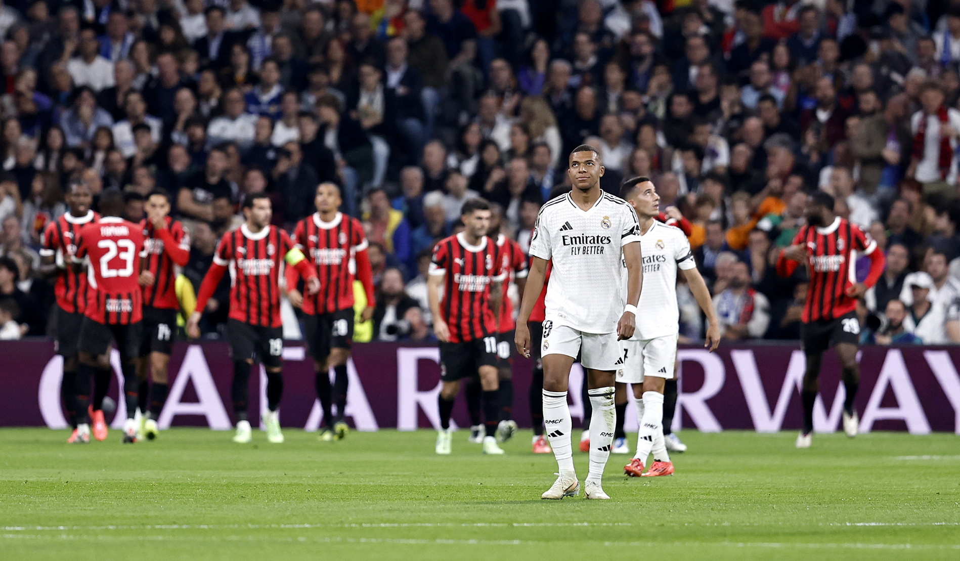 0-1. Kylian Mbappé tra el primer gol que anota Malick Thiaw.