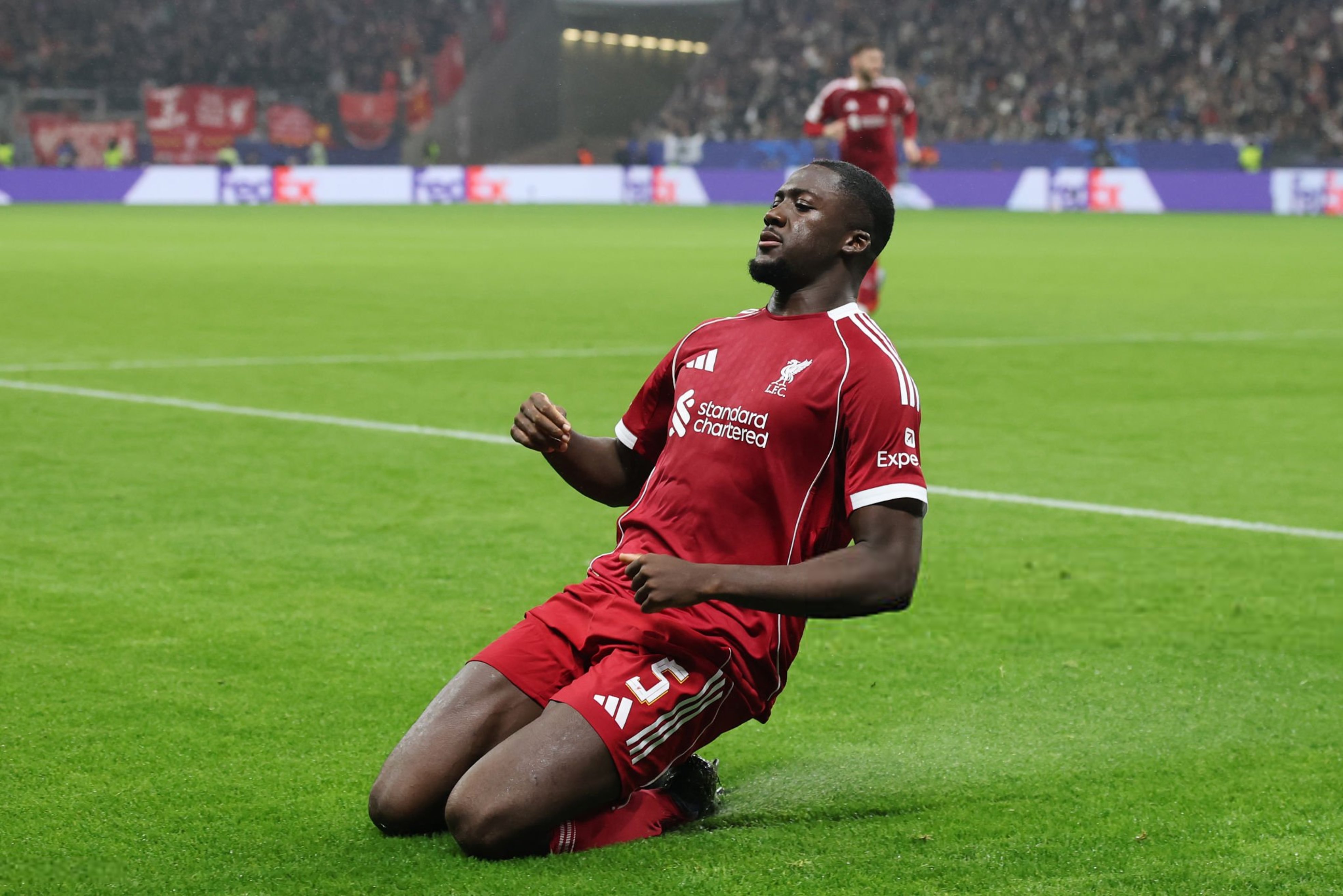 Ibrahima Konaté, jugador del Liverpool, celebra su gol anotado ante el Eintracht de Frankfurt en Champions League.