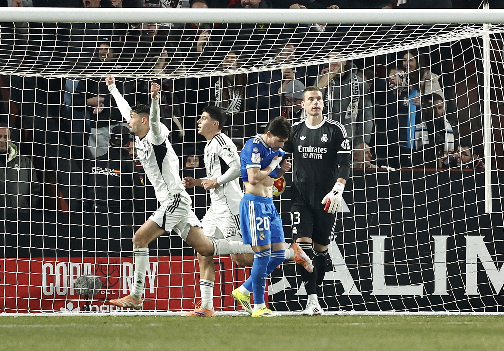 Andriy Lunin y Fran García tras anotar Javi Villar.