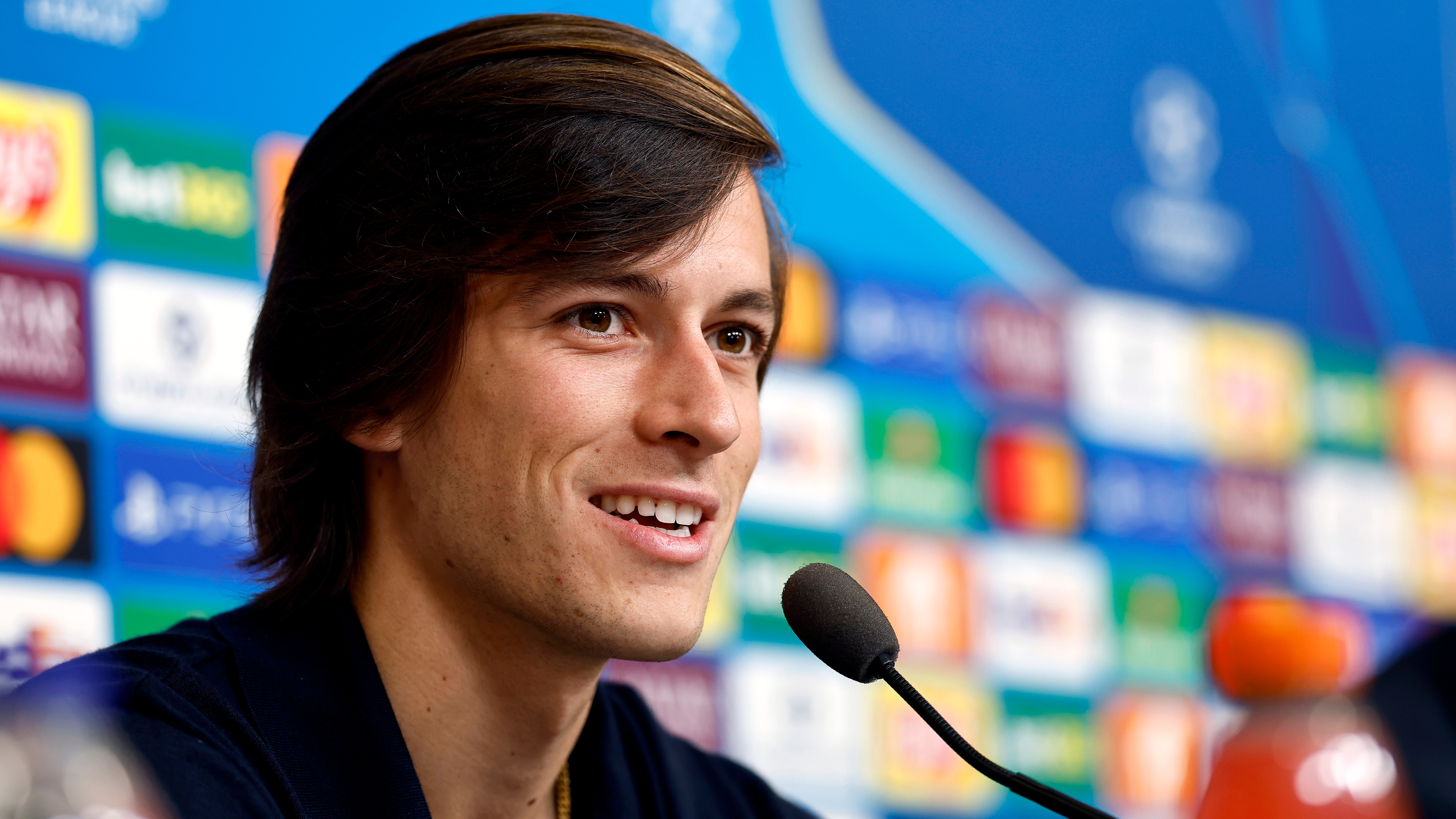 25/11/25 PREVIA CHAMPIONS LEAGUE FASE DE GRUPOS FASE LIGA JORNADA 5oLYMPIACOS - REAL MADRIDRUEDA DE PRENSA XABI ALONSO Y ALVARO CARRERAS