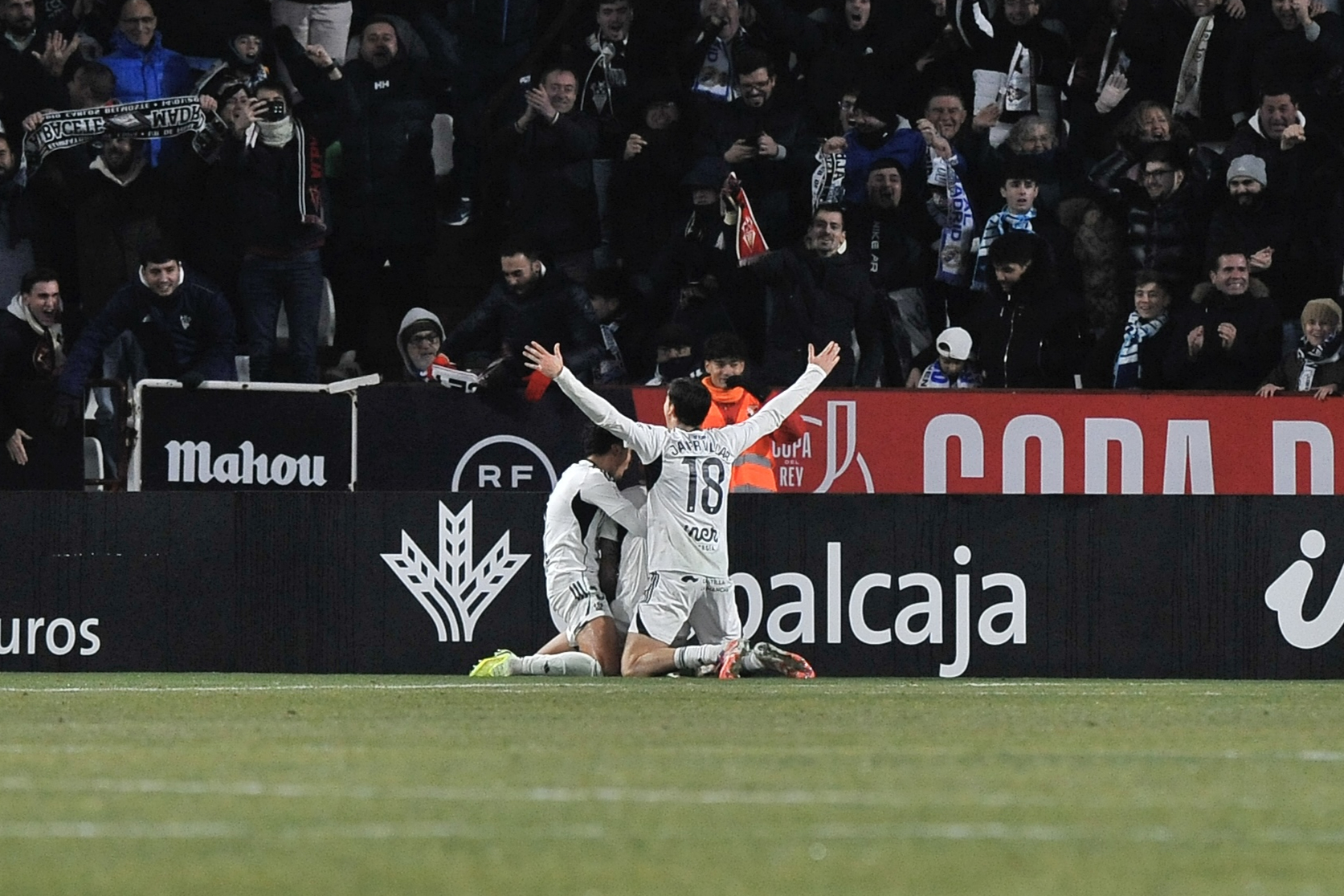 Los jugadores del Albacete celebran un gol.