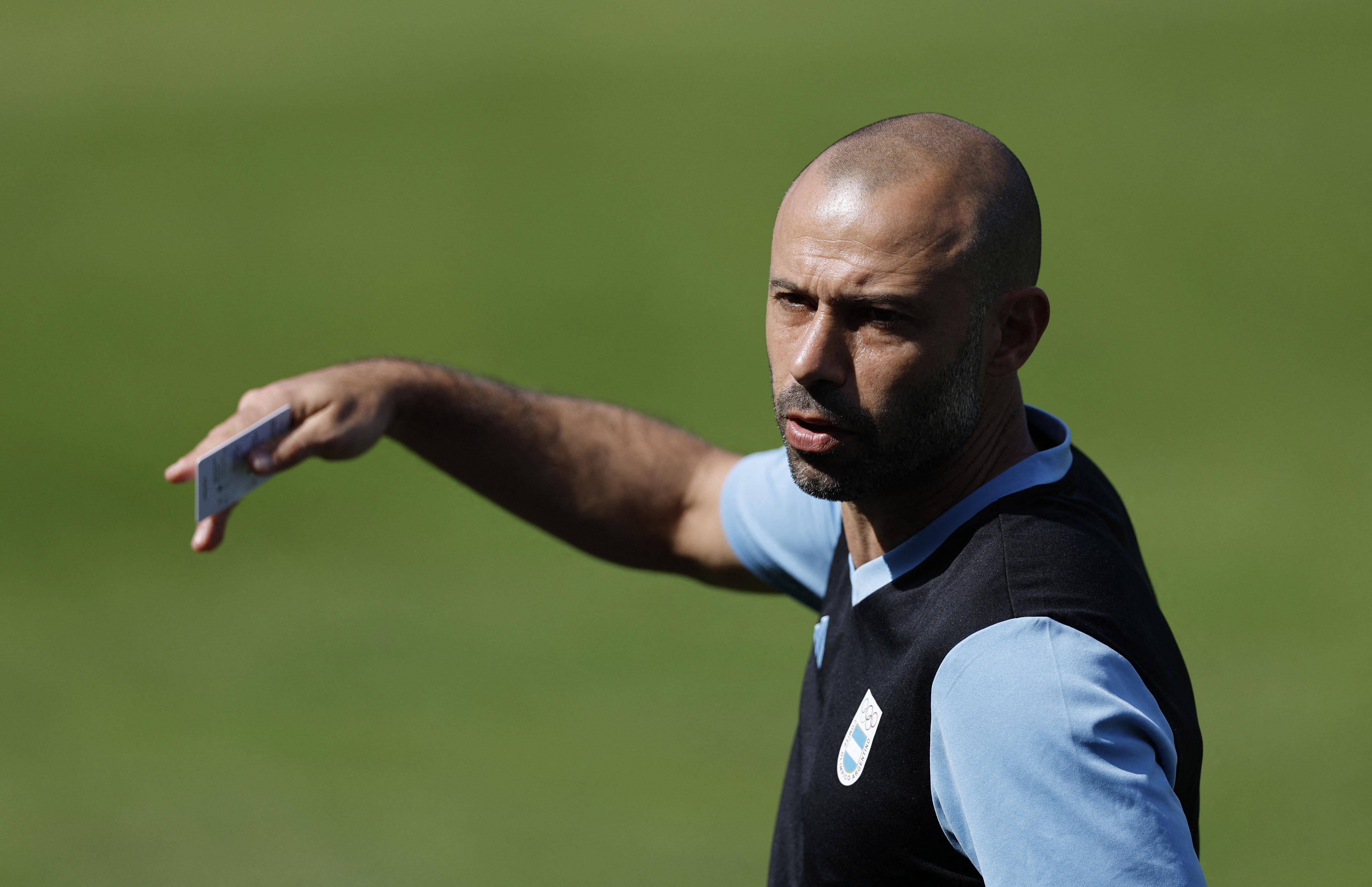 Paris 2024 Olympics - Football - Men's Argentina Training - Auguste Dury - Saint-Etienne - July 23, 2024. Javier Mascherano coach of Argentina during training. REUTERS/Thaier Al-Sudani