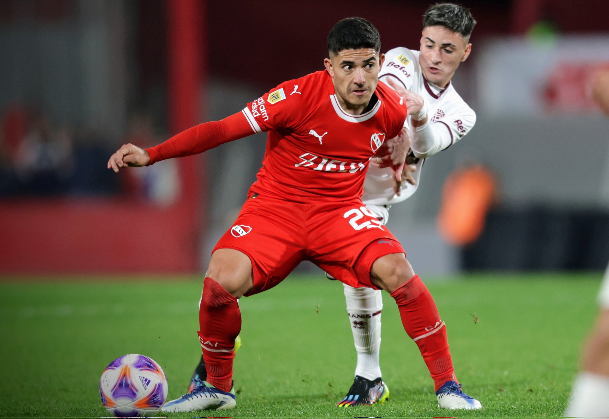 Independiente no pudo con un Lanús que jugó el segundo tiempo con uno menos