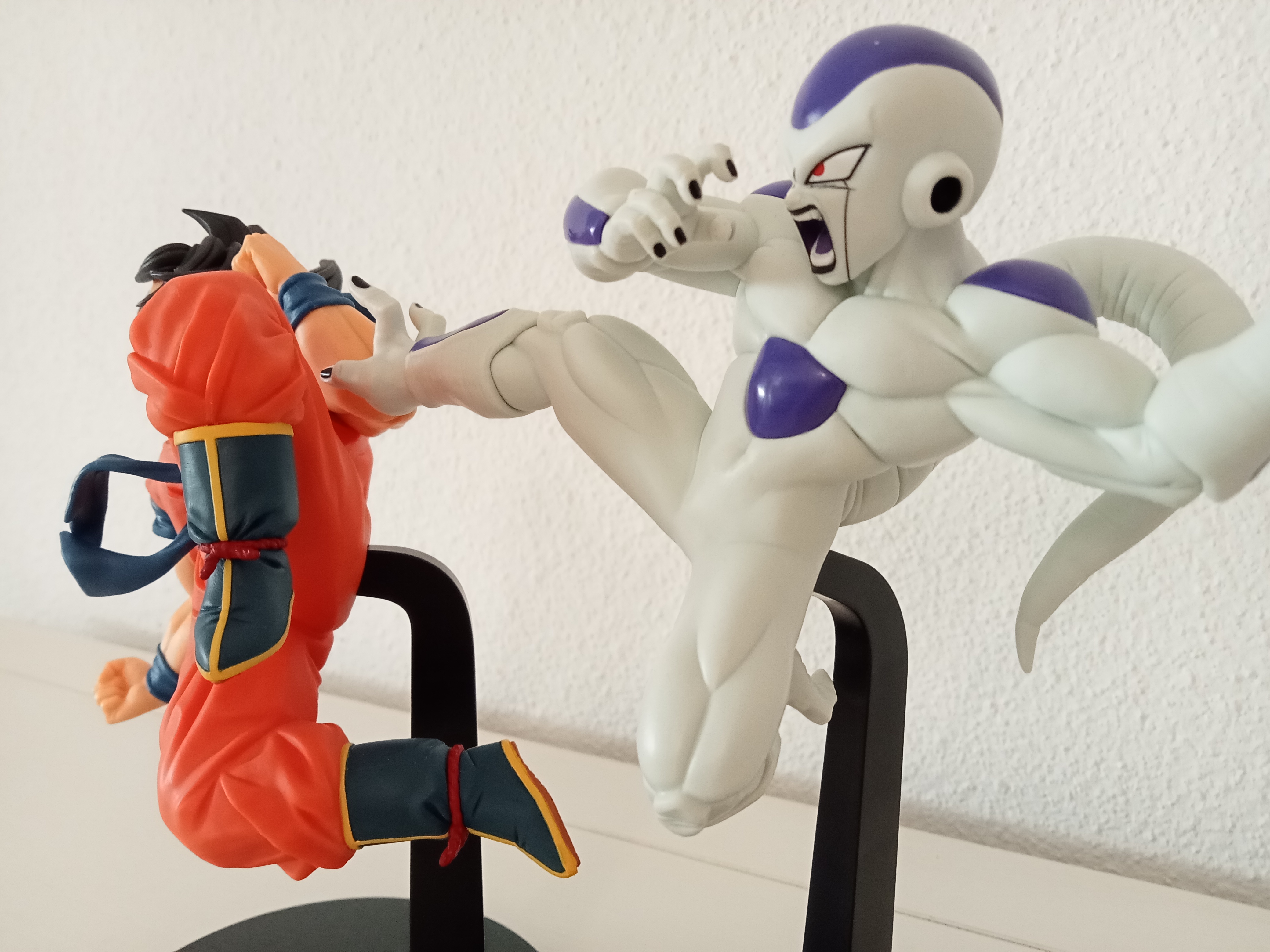 Goku vs Freezer: el combate más mítico de Dragon Ball Z en dos brutales  figuras combinables - Meristation