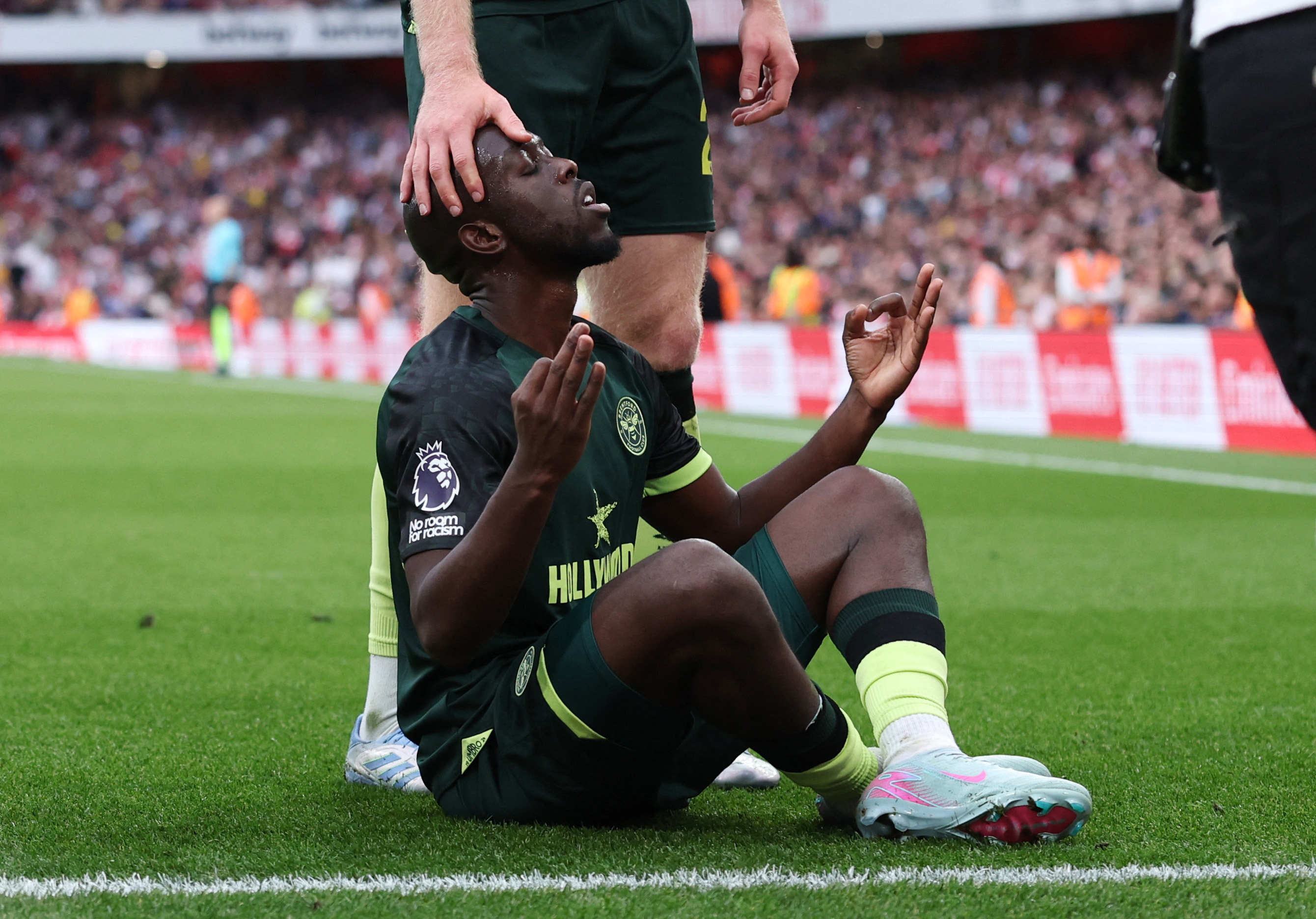 Soccer Football - Premier League - Arsenal v Brentford - Emirates Stadium, London, Britain - April 12, 2025  Brentford's Yoane Wissa celebrates scoring their first goal REUTERS/David Klein EDITORIAL USE ONLY. NO USE WITH UNAUTHORIZED AUDIO, VIDEO, DATA, FIXTURE LISTS, CLUB/LEAGUE LOGOS OR 'LIVE' SERVICES. ONLINE IN-MATCH USE LIMITED TO 120 IMAGES, NO VIDEO EMULATION. NO USE IN BETTING, GAMES OR SINGLE CLUB/LEAGUE/PLAYER PUBLICATIONS. PLEASE CONTACT YOUR ACCOUNT REPRESENTATIVE FOR FURTHER DETAILS..