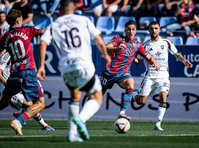 El Huesca deja en tablas la actuación estelar de Higinio