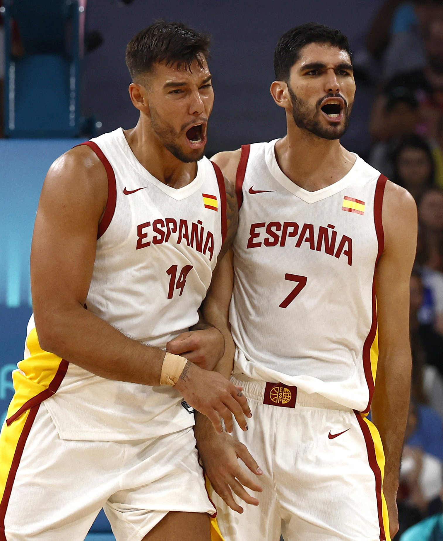 Willy Hernangomez, con Aldama.