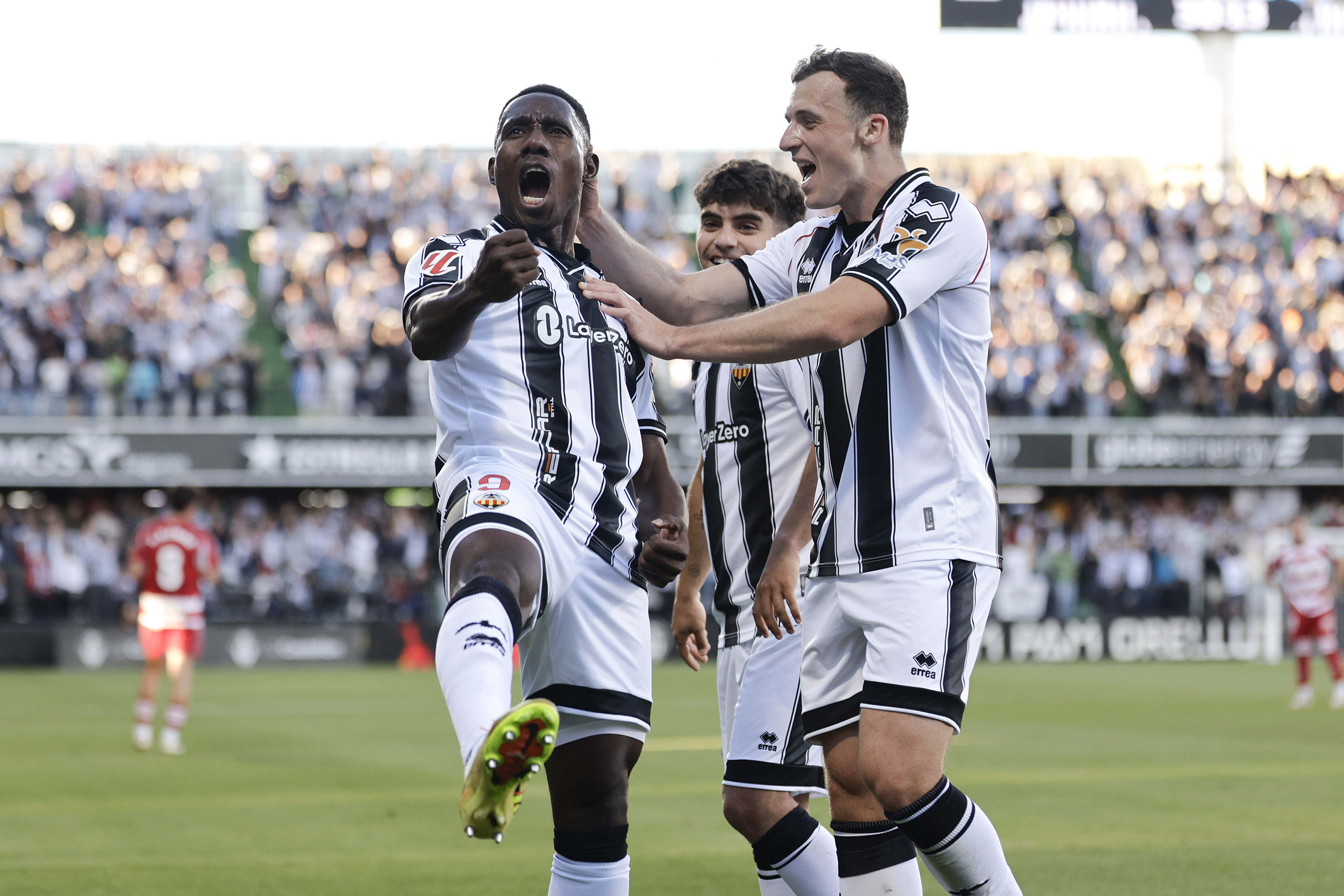 El Castellón se agarra a Castalia para mantenerse en playoff