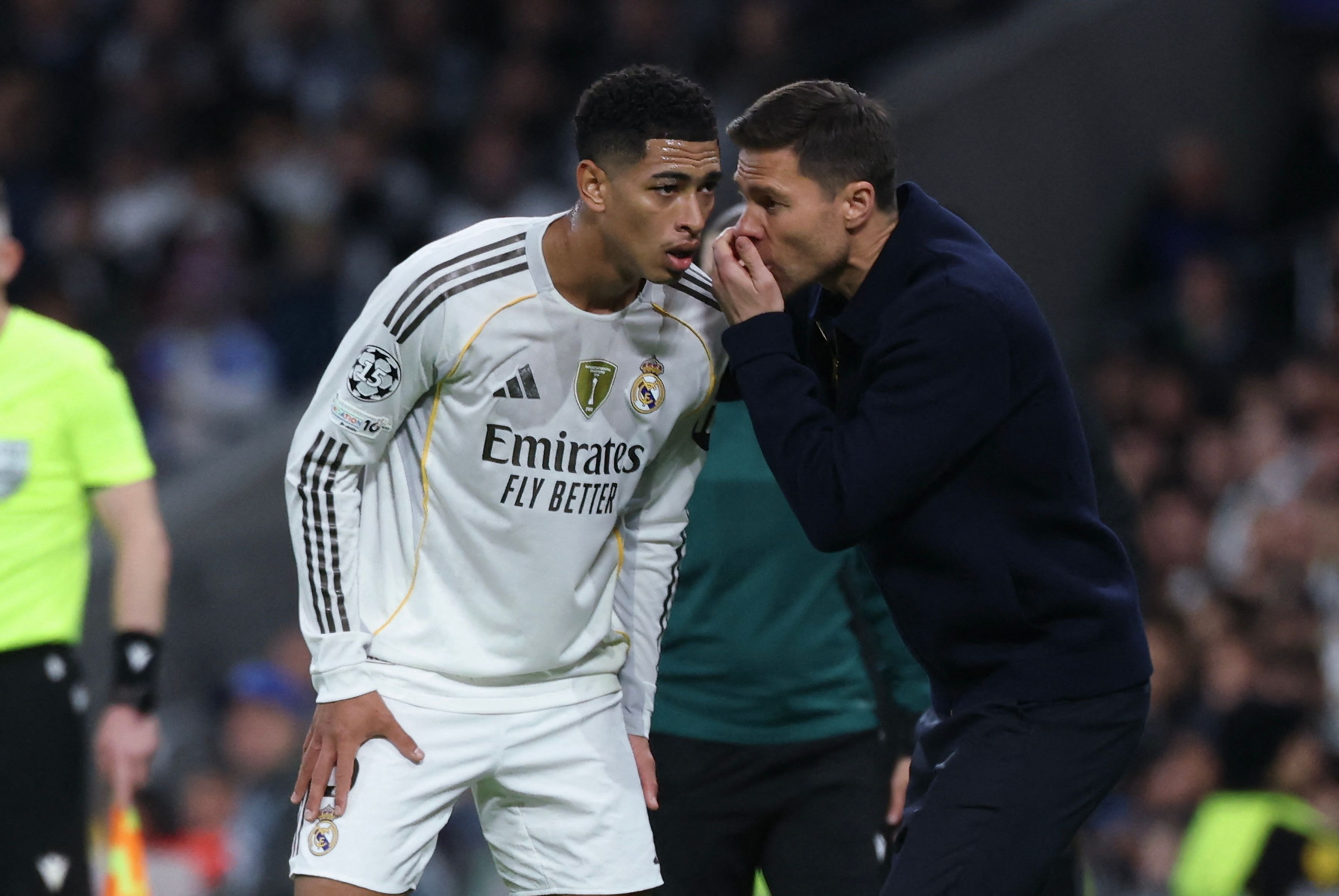 Xabi Alonso y Bellingham durante el partido de Champions League contra el Manchester City.