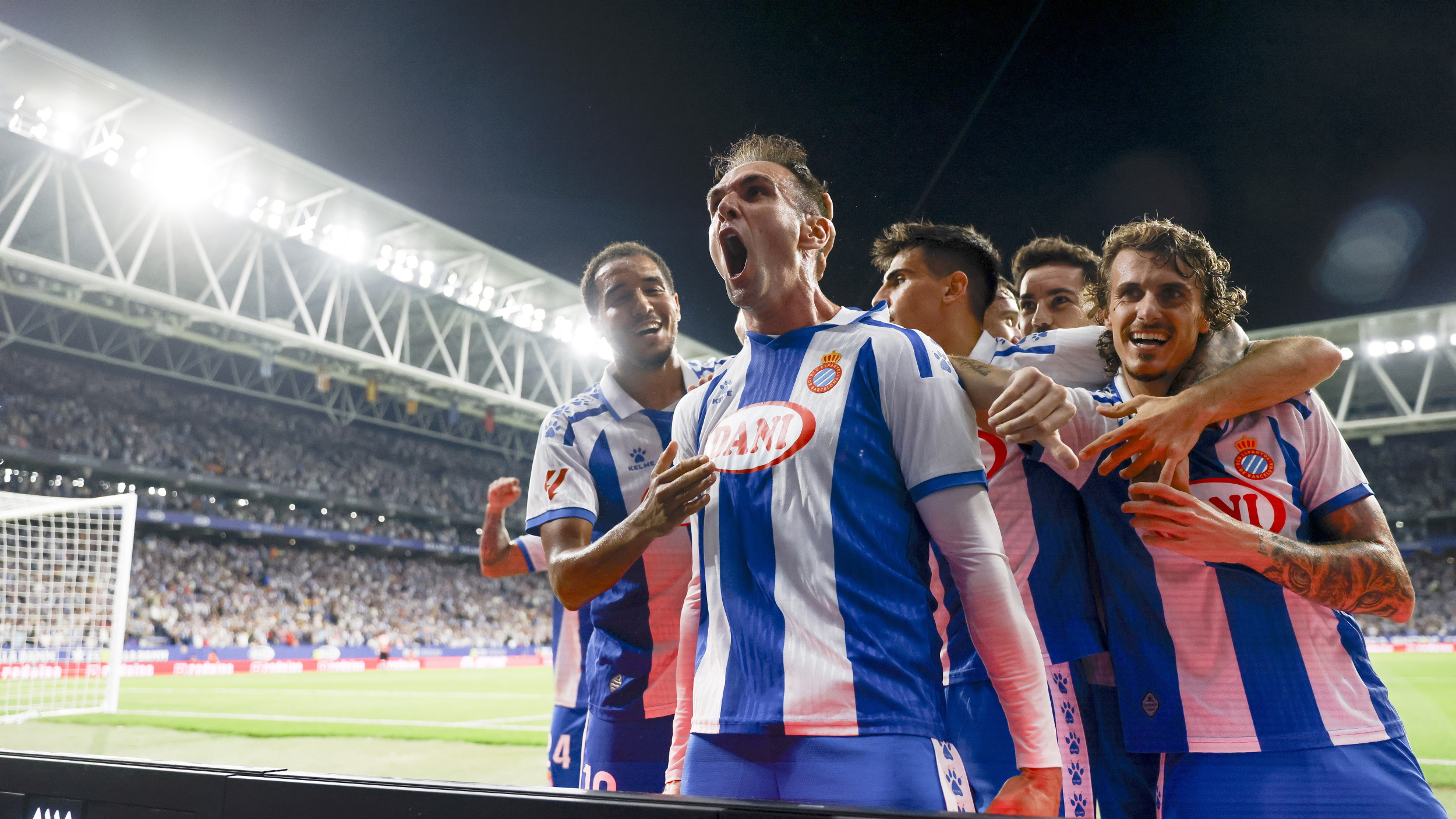 El equipo catalán es propiedad del grupo Velocity Sport Limited (VSL), propiedad del empresario estadounidense Alan Pace, propietario también del Burnley FC. 