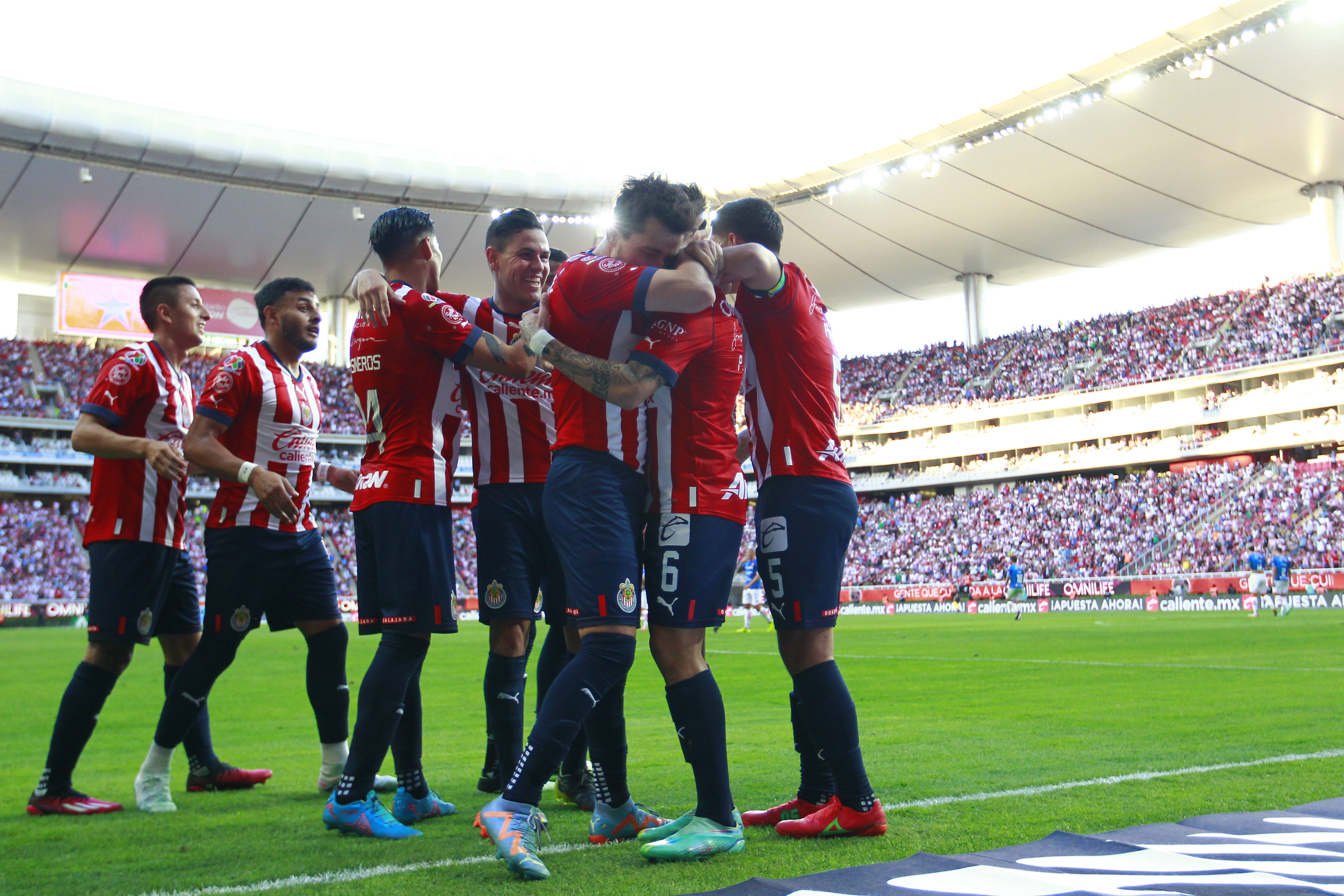 Chivas not slowing down as Paunovic's squad moves up in Liga MX standings