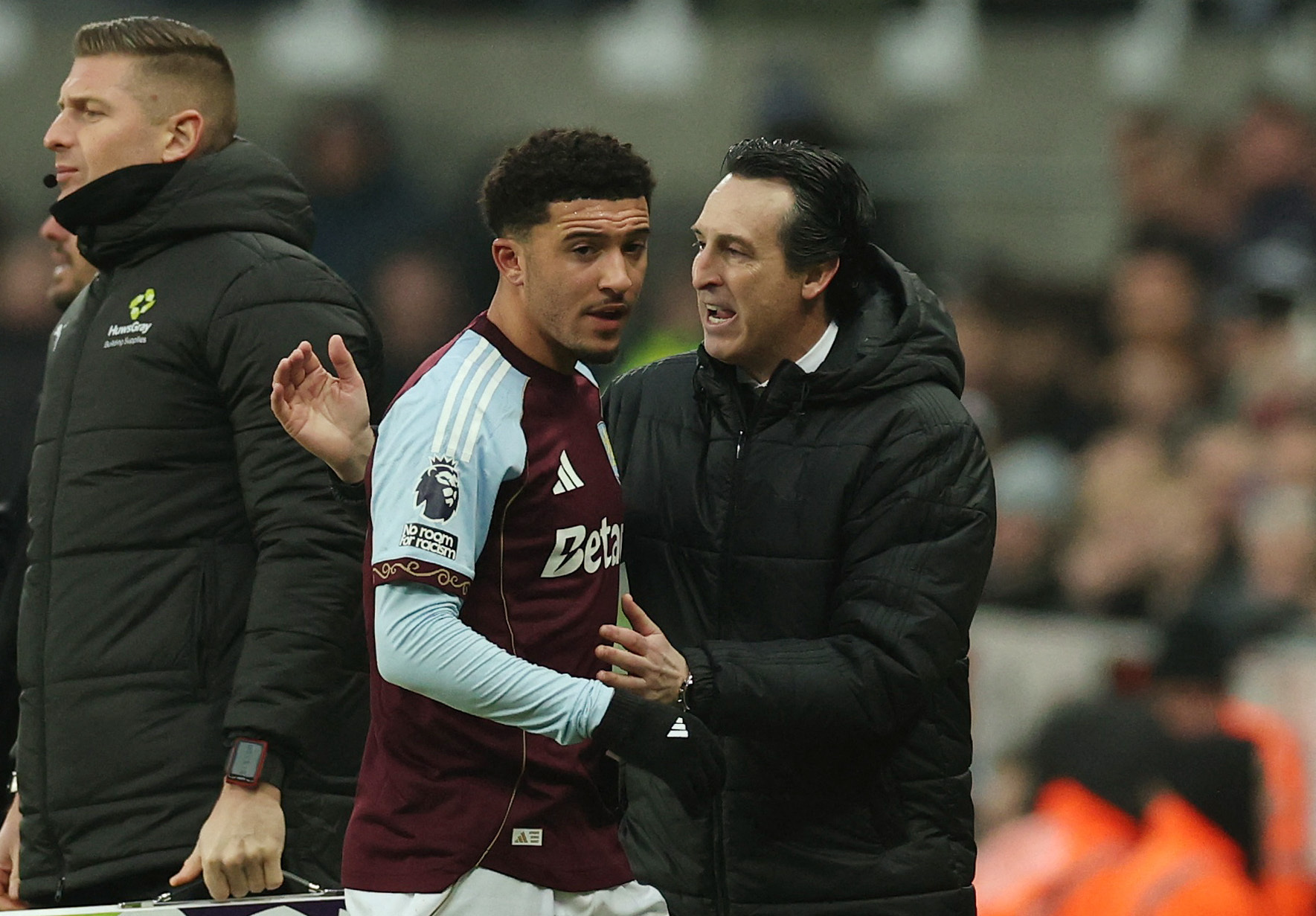 Soccer Football - Premier League - Newcastle United v Aston Villa - St James' Park, Newcastle, Britain - January 25, 2026
Aston Villa's Jadon Sancho with manager Unai Emery after being substituted REUTERS/Phil Noble EDITORIAL USE ONLY. NO USE WITH UNAUTHORIZED AUDIO, VIDEO, DATA, FIXTURE LISTS, CLUB/LEAGUE LOGOS OR 'LIVE' SERVICES. ONLINE IN-MATCH USE LIMITED TO 120 IMAGES, NO VIDEO EMULATION. NO USE IN BETTING, GAMES OR SINGLE CLUB/LEAGUE/PLAYER PUBLICATIONS. PLEASE CONTACT YOUR ACCOUNT REPRESENTATIVE FOR FURTHER DETAILS..