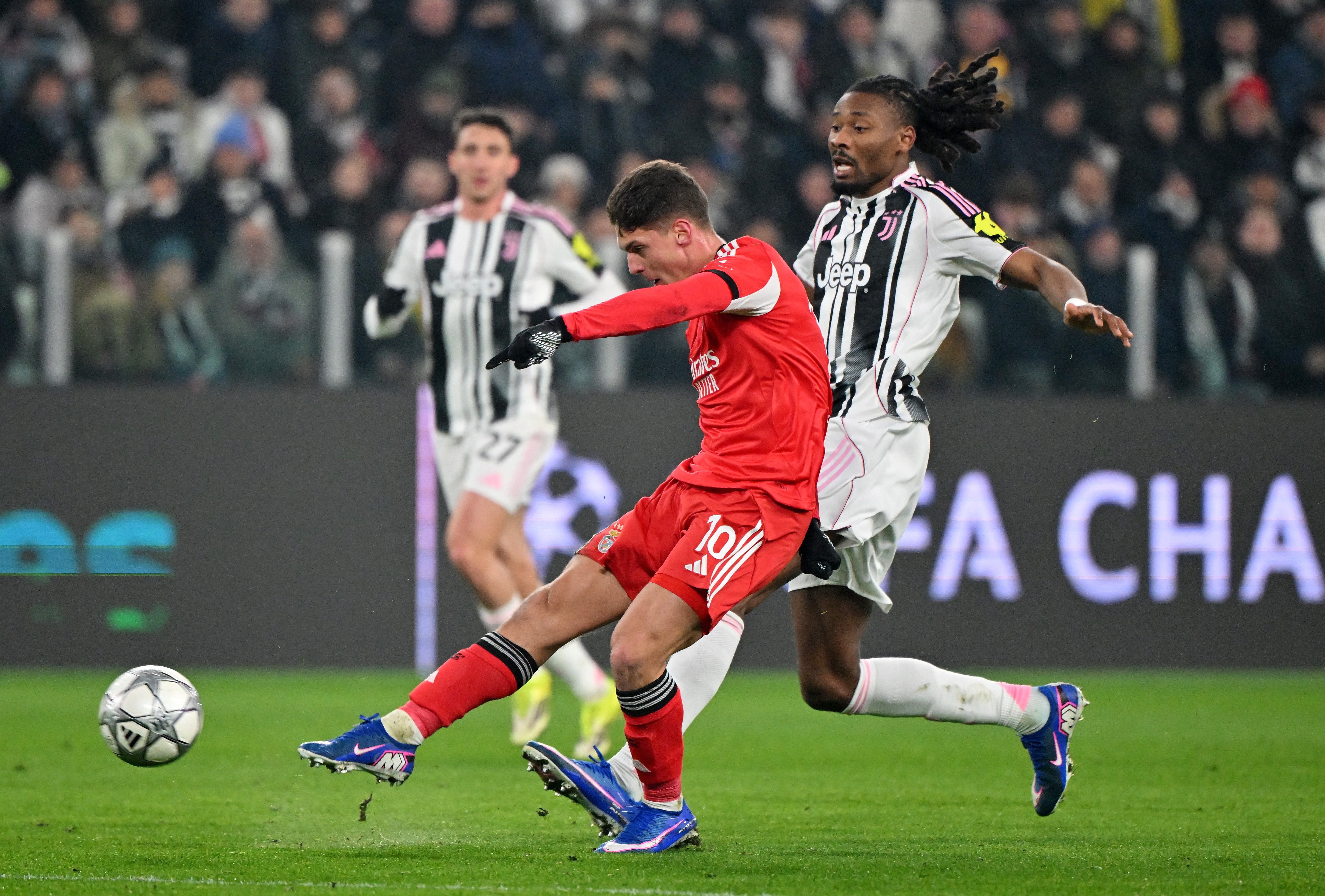 Soccer Football - UEFA Champions League - Juventus v Benfica - Allianz Stadium, Turin, Italy - January 21, 2026 Benfica's Heorhiy Sudakov in action with Juventus' Khephren Thuram REUTERS/Alberto Lingria