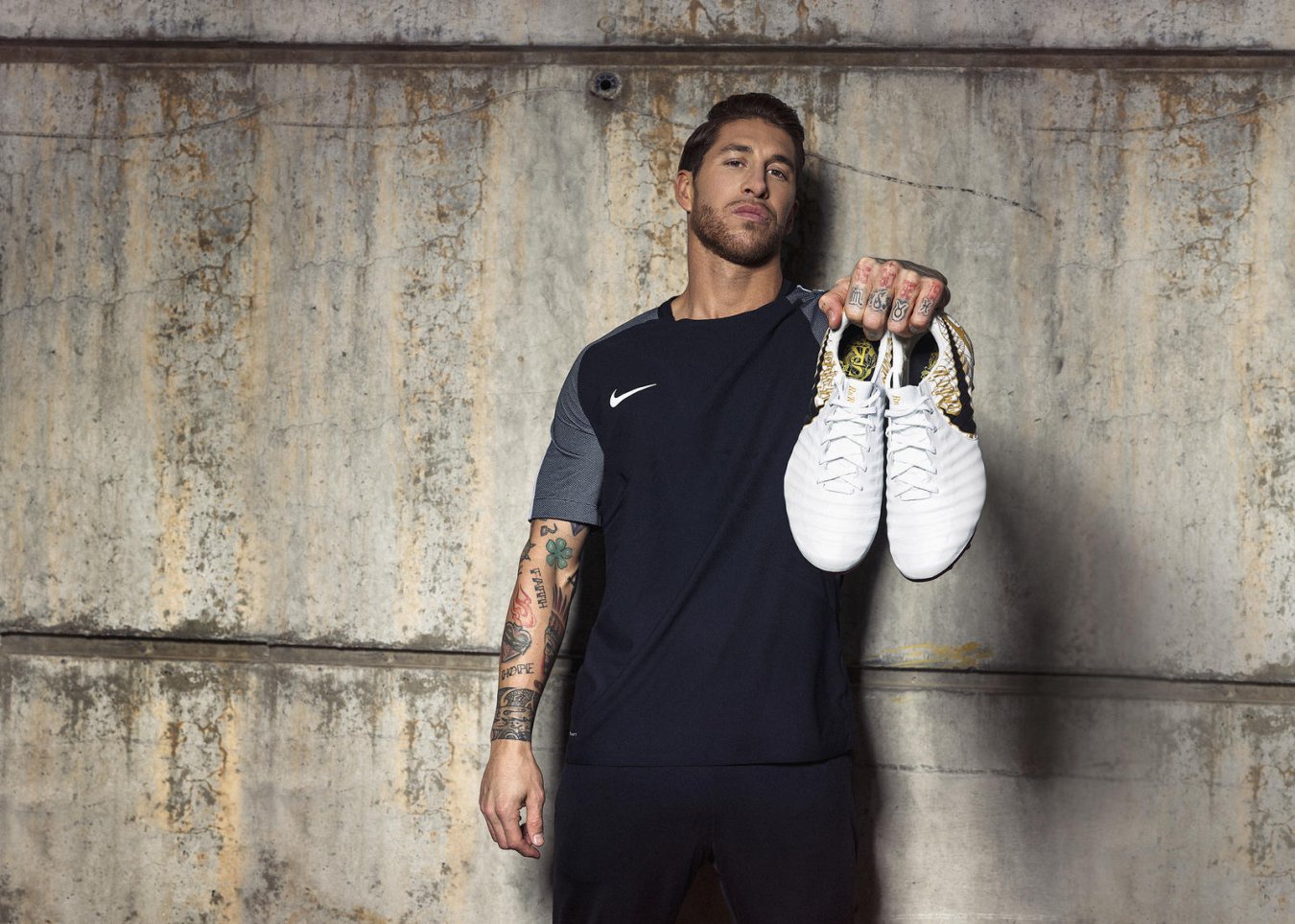 Sergio Ramos サッカーシューズ ブラック/オレンジ MIZUNO ALPHA SR4 SELECT AS 