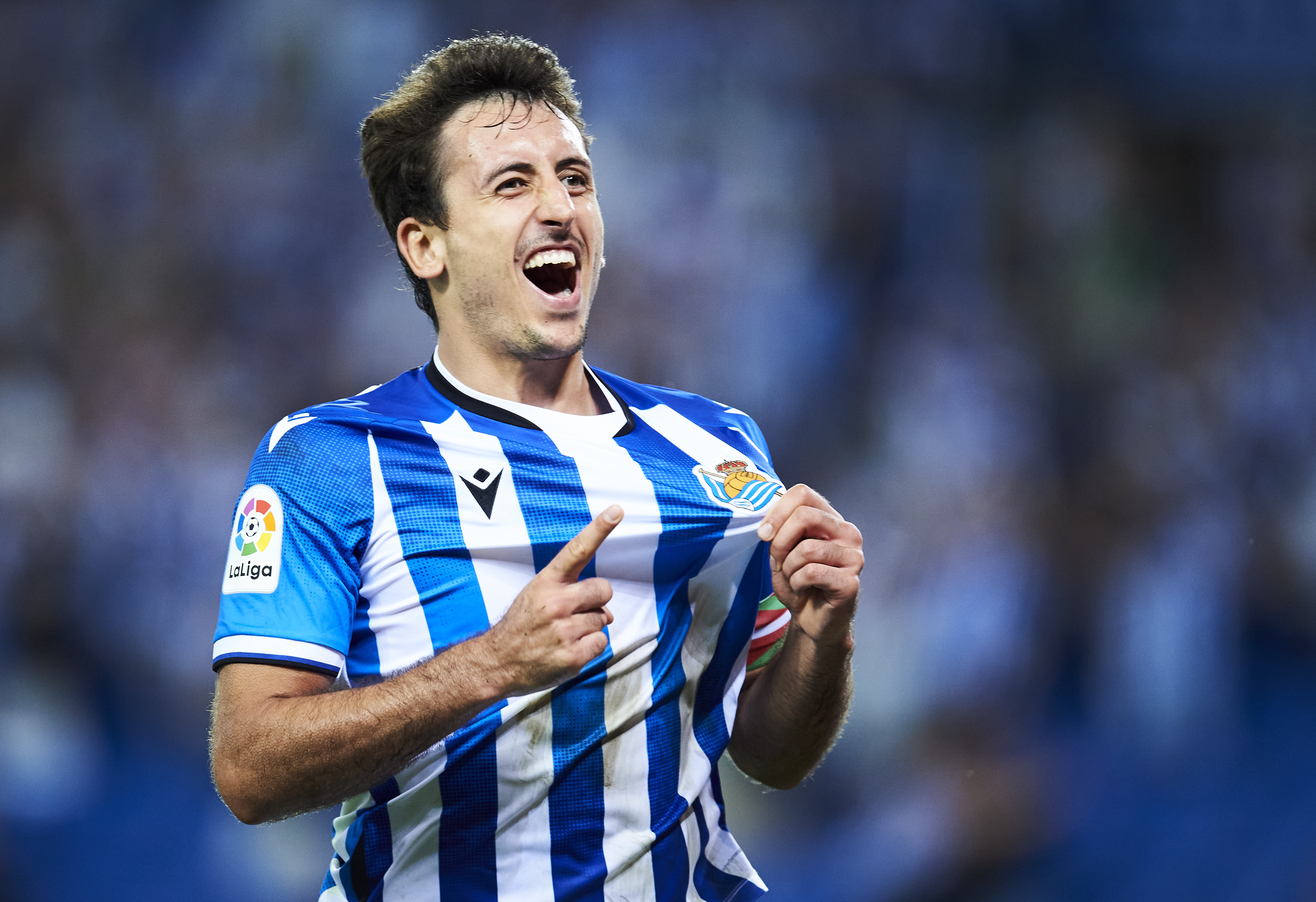 SAN SEBASTIAN, SPAIN - SEPTEMBER 26: Mikel Oyarzabal of Real Sociedad celebrates after scoring goal during the La Liga Santader match between Real Sociedad and Elche CF at Reale Arena on September 26, 2021 in San Sebastian, Spain. (Photo by Juan Manuel Serrano Arce/Getty Images)