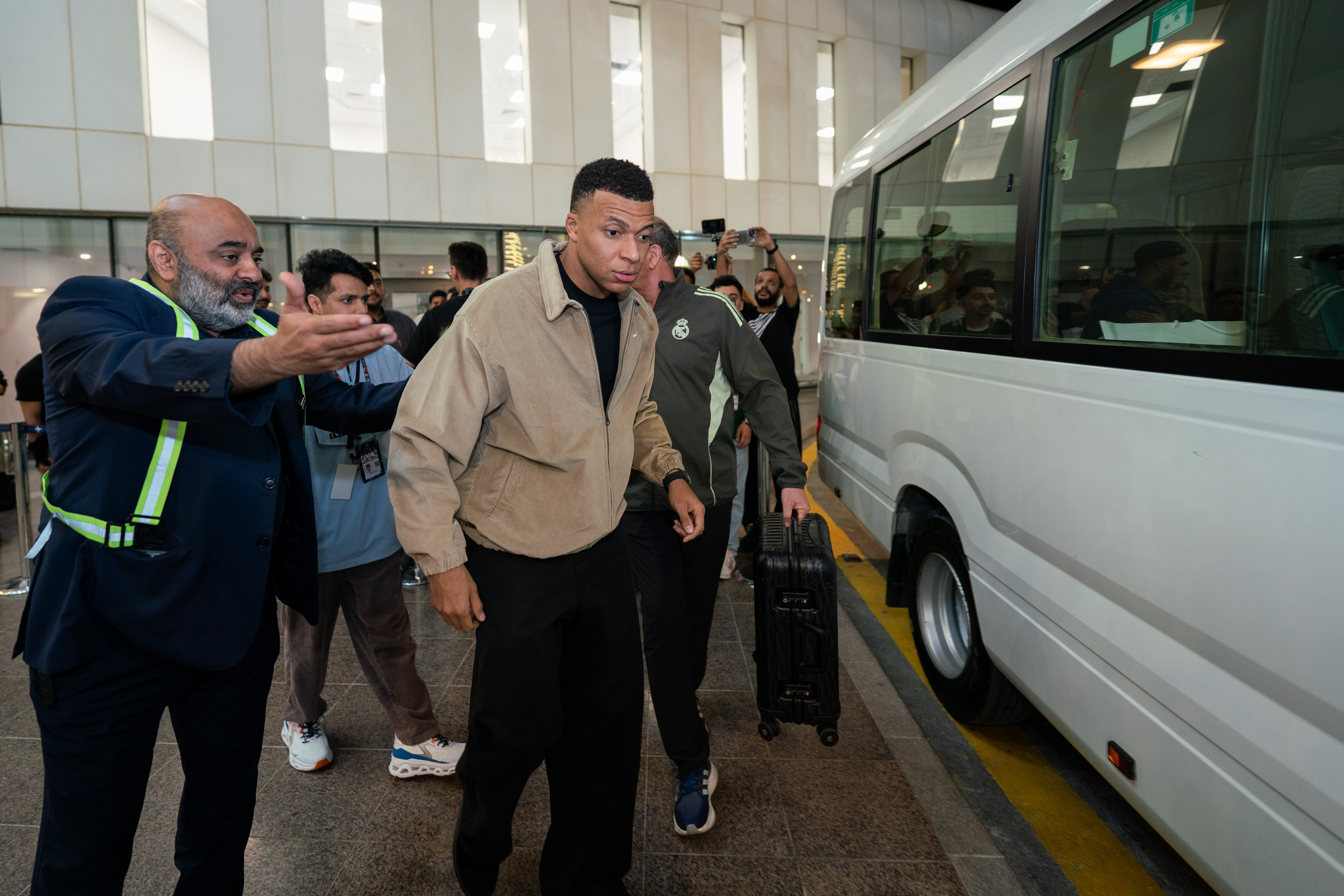 09/01/26 SUPERCOPA ESPAÑA 2926 
REAL MADRID LLEGADA VIAJE KYLIAN MBAPPE A YEDA JEDDAH 
AUTOBUS AUTOCAR
PUBLICADA 10/01/26 NA MA02 3COL 