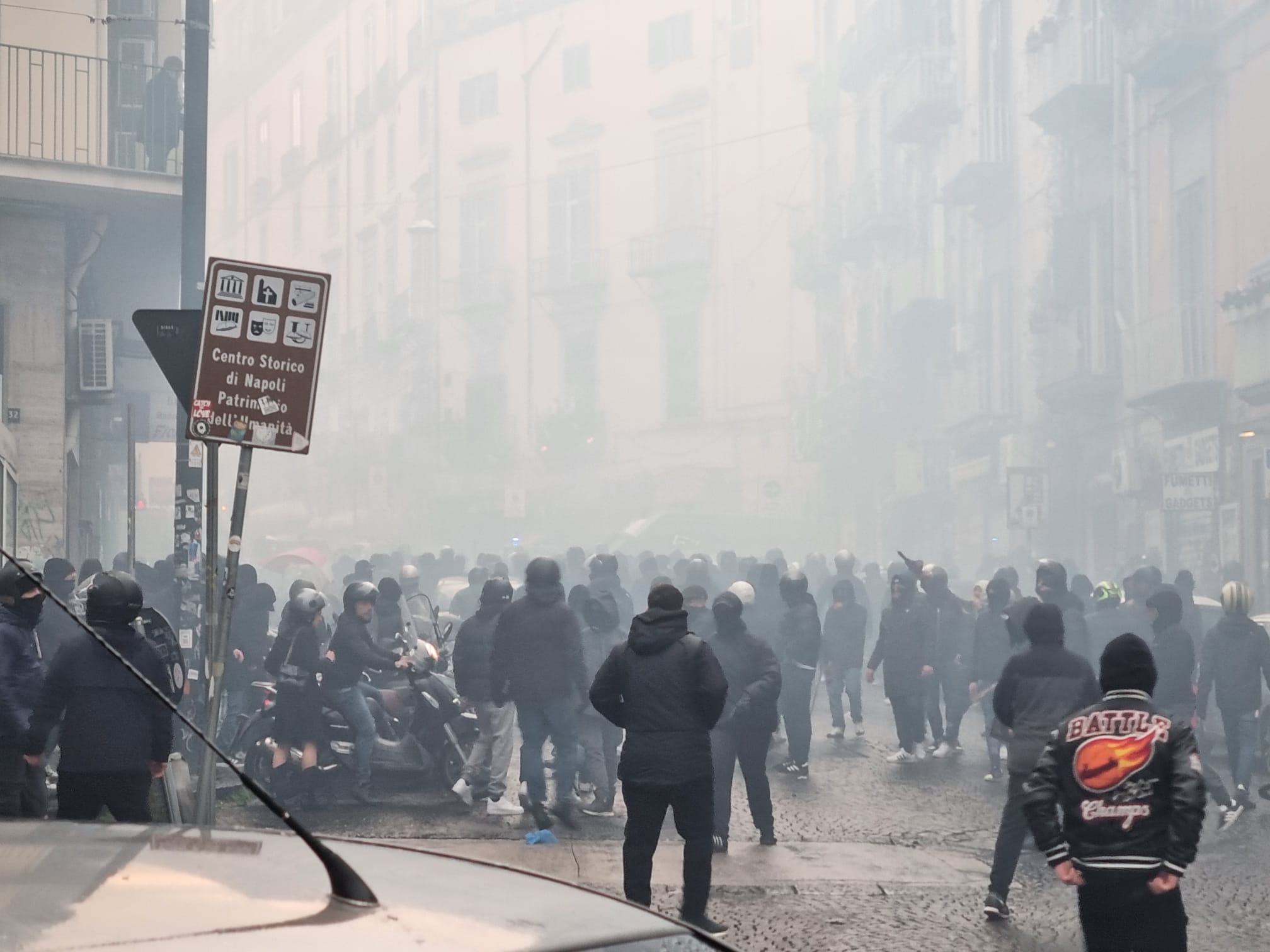 Batalla campal en Nápoles con los ultras del Eintracht