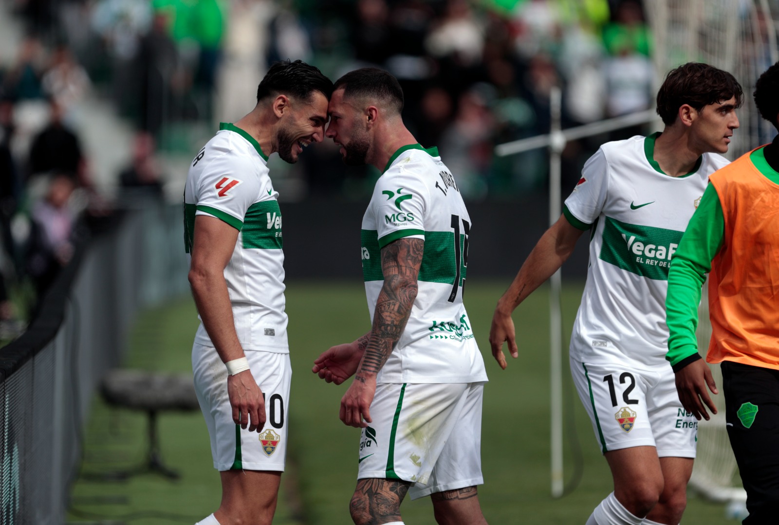 Mir, Tete y Muriqi le dan vida al Elche