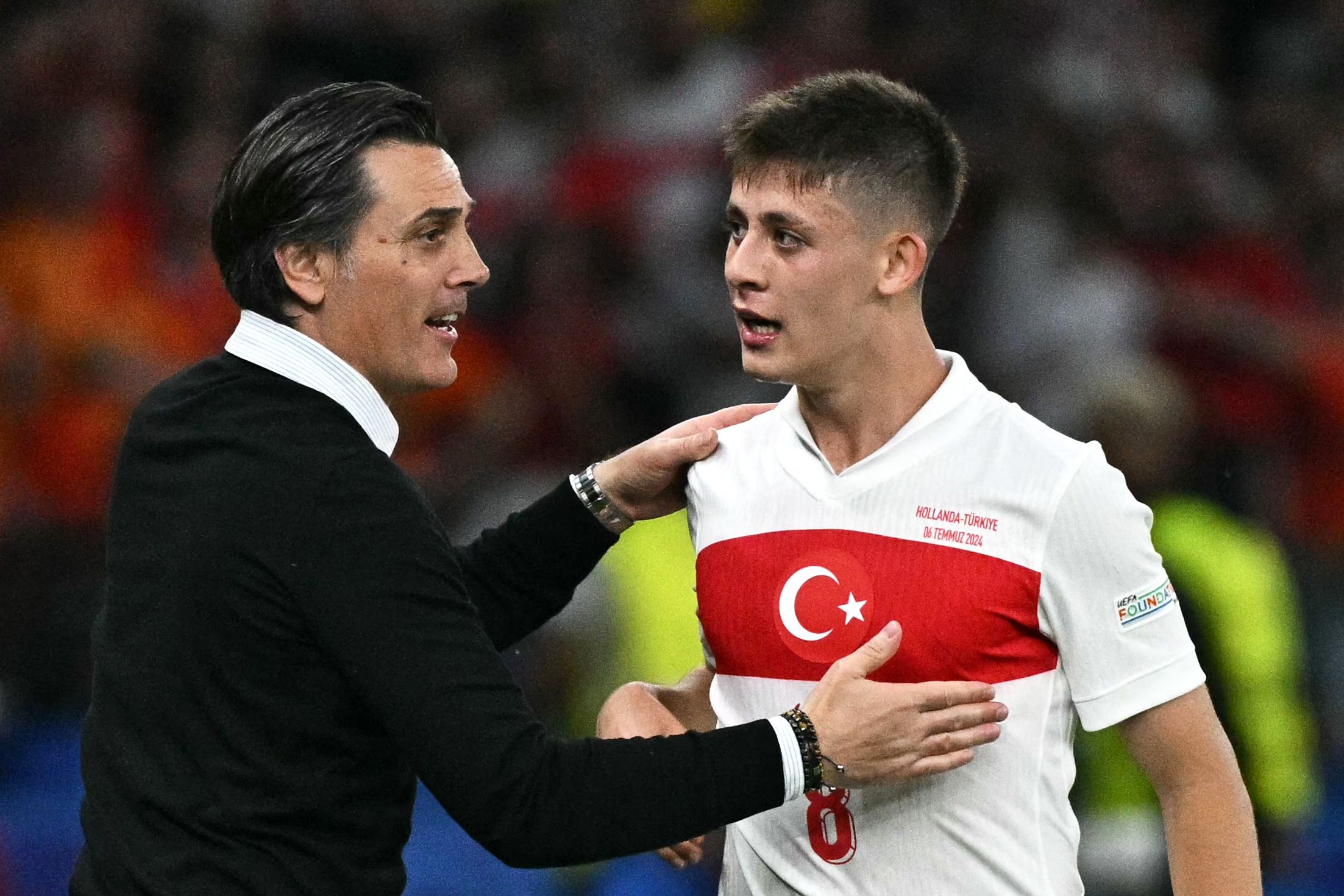 Montella con Arda Güler durante el partido de cuartos de final de la Eurocopa entre Turquía y Países Bajos.