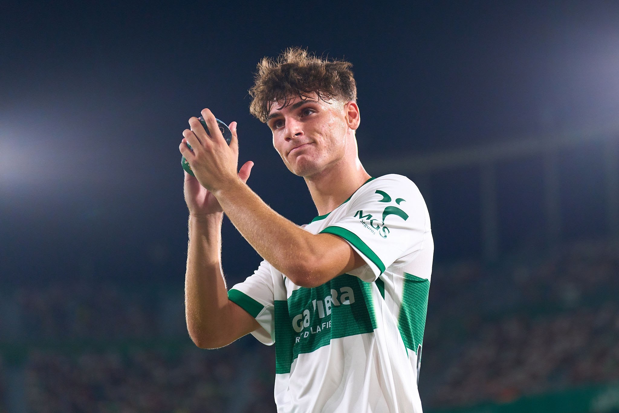 ELCHE, SPAIN - AUGUST 29: Rodrigo Mendoza of Elche CF looks on during the LaLiga EA Sports match between Elche CF and Levante UD at Estadio Manuel Martinez Valero on August 29, 2025 in Elche, Spain. (Photo by Aitor Alcalde Colomer/Getty Images)