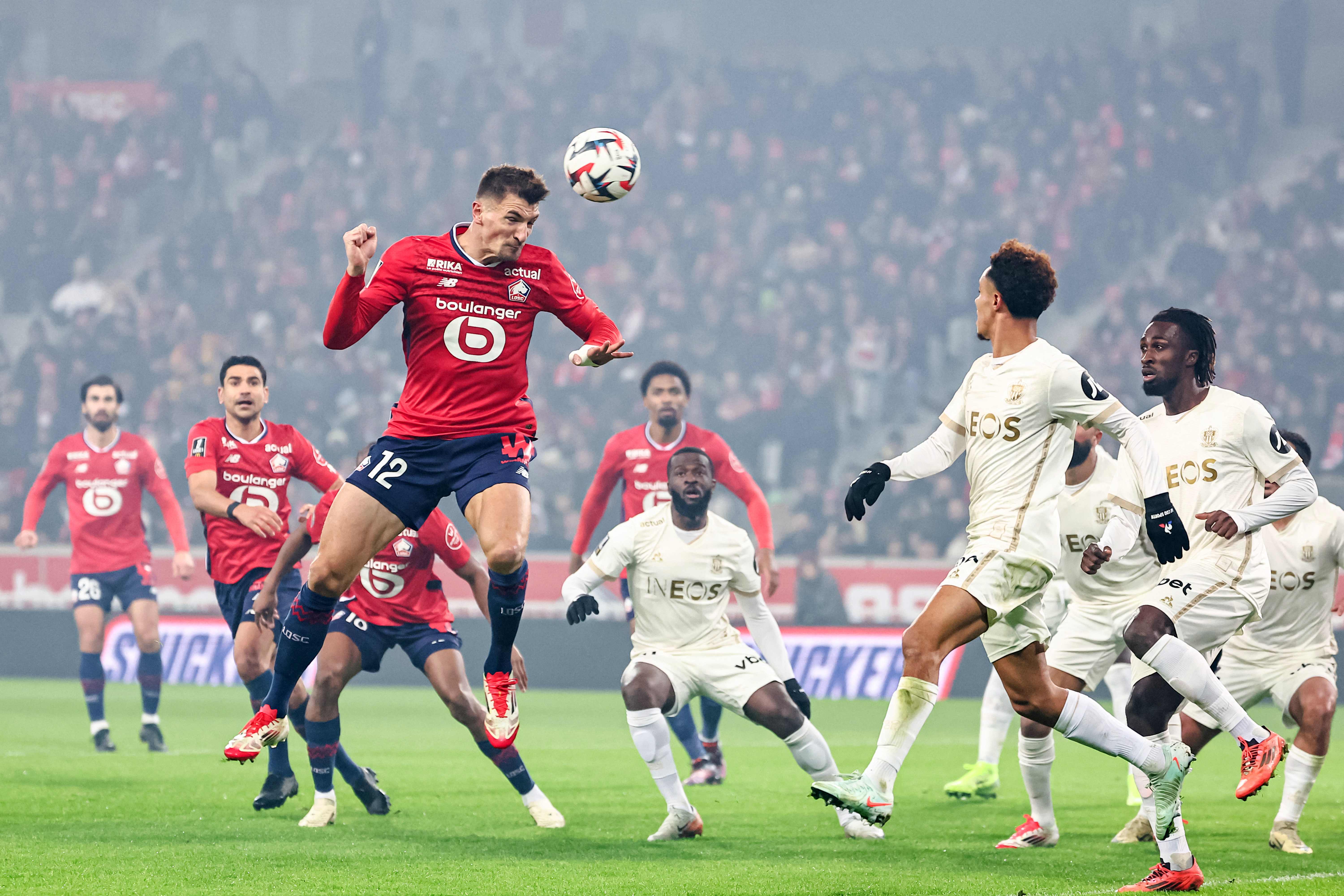 Lille's Belgian defender #12 Thomas Meunier heads the ball during the French L1 football match between Lille LOSC and OGC Nice at Stade Pierre-Mauroy in Villeneuve-d'Ascq, northern France on January 17, 2025. (Photo by Sameer Al-DOUMY / AFP)