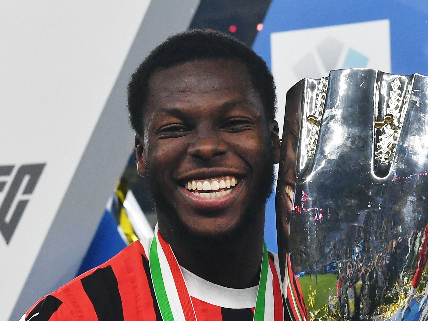 Soccer Football - Italian Super Cup - Final - Inter Milan v AC Milan - Al Awwal Park, Riyadh, Saudi Arabia - January 7, 2025 AC Milan's Yunus Musah celebrates with the trophy after winning the Italian Super Cup REUTERS/Jennifer Lorenzini