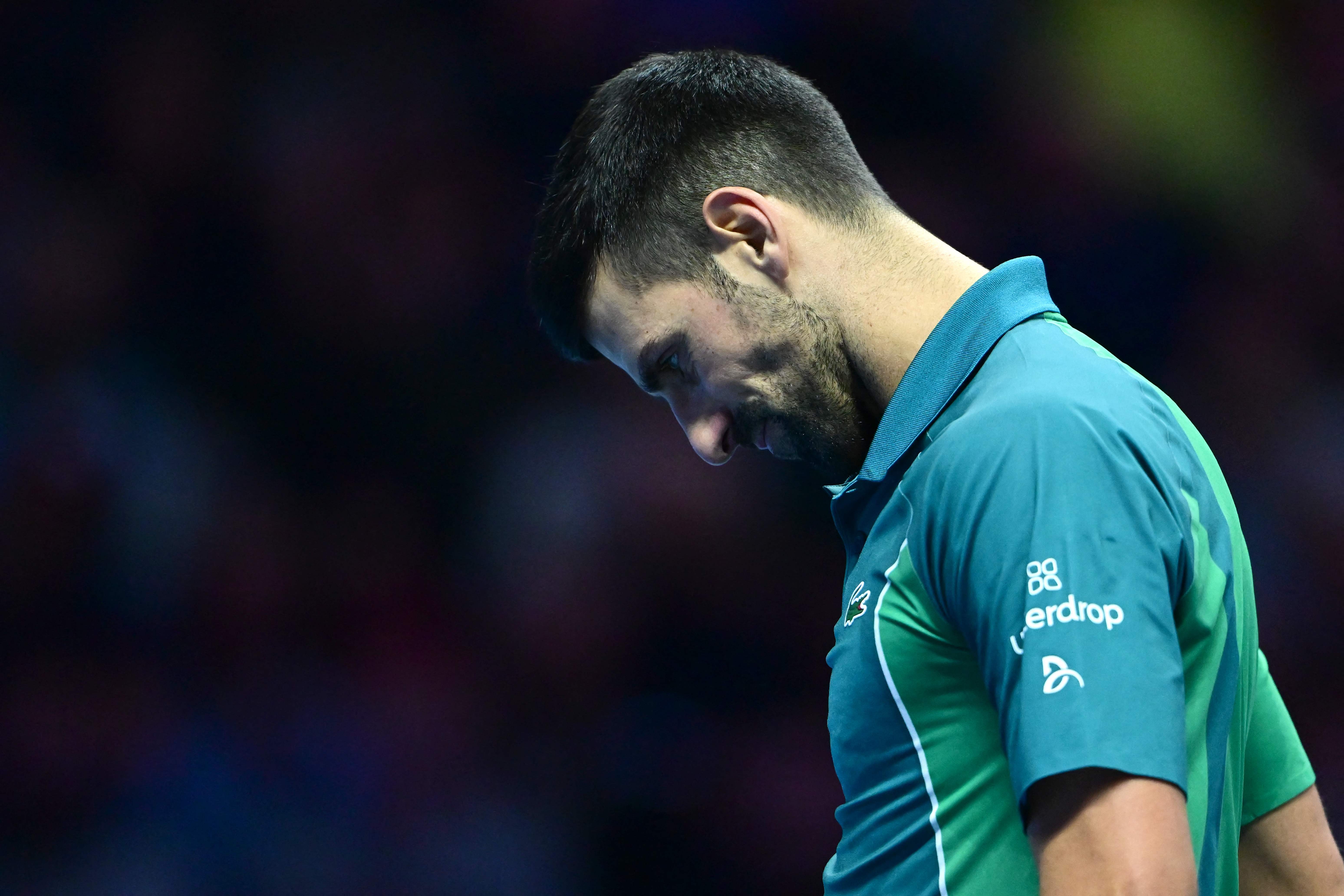 Djokovic contra las cuerdas: depende de Sinner para avanzar