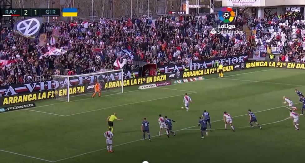 Desde ya una de las imágenes de LaLiga y el resultado da para debate: Trejo-Isi y la de Messi y Suárez