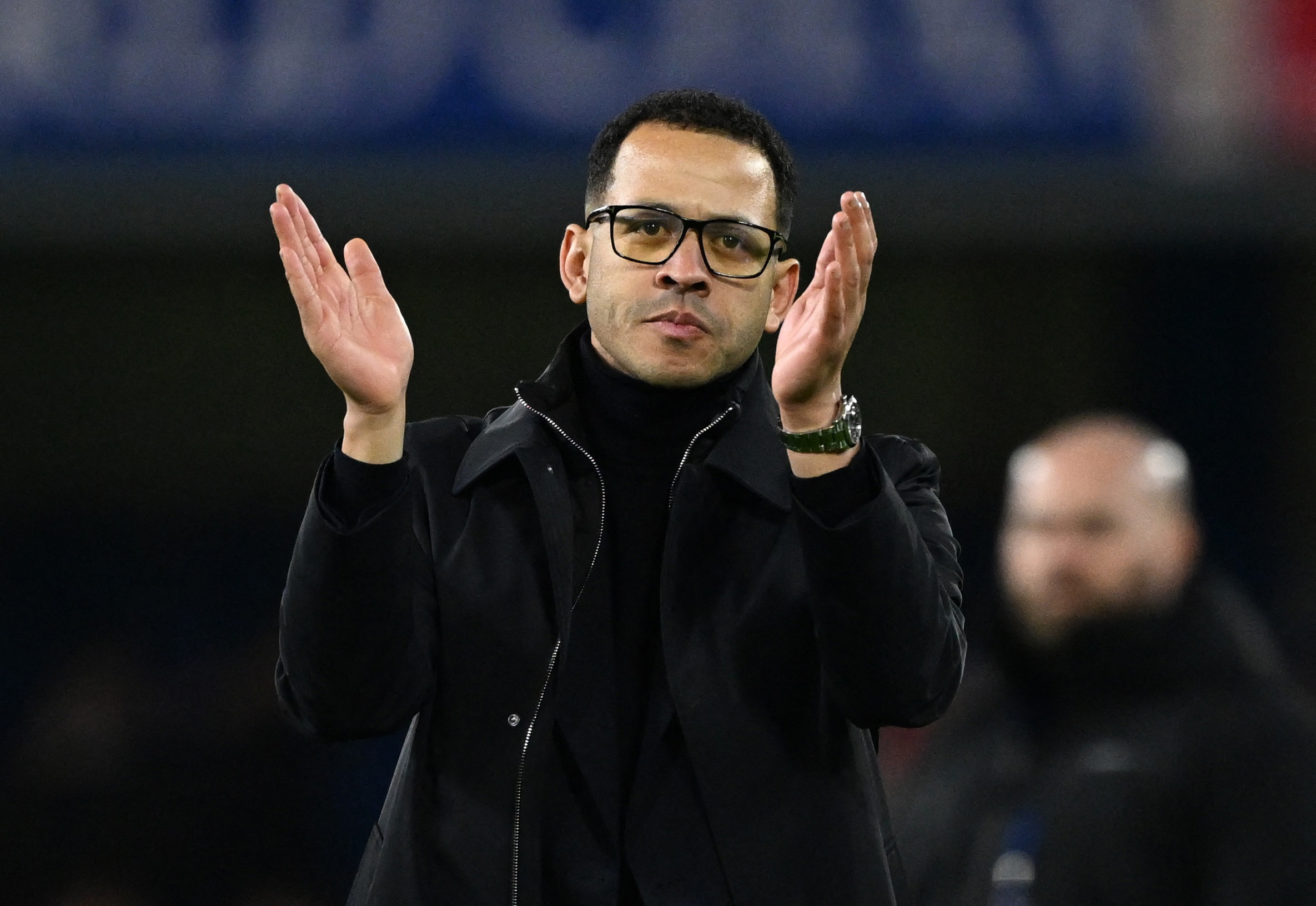 Soccer Football - Carabao Cup - Semi Final - First Leg - Chelsea v Arsenal - Stamford Bridge, London, Britain - January 14, 2026 Chelsea manager Liam Rosenior looks dejected after the match REUTERS/Dylan Martinez EDITORIAL USE ONLY. NO USE WITH UNAUTHORIZED AUDIO, VIDEO, DATA, FIXTURE LISTS, CLUB/LEAGUE LOGOS OR 'LIVE' SERVICES. ONLINE IN-MATCH USE LIMITED TO 120 IMAGES, NO VIDEO EMULATION. NO USE IN BETTING, GAMES OR SINGLE CLUB/LEAGUE/PLAYER PUBLICATIONS. PLEASE CONTACT YOUR ACCOUNT REPRESENTATIVE FOR FURTHER DETAILS..