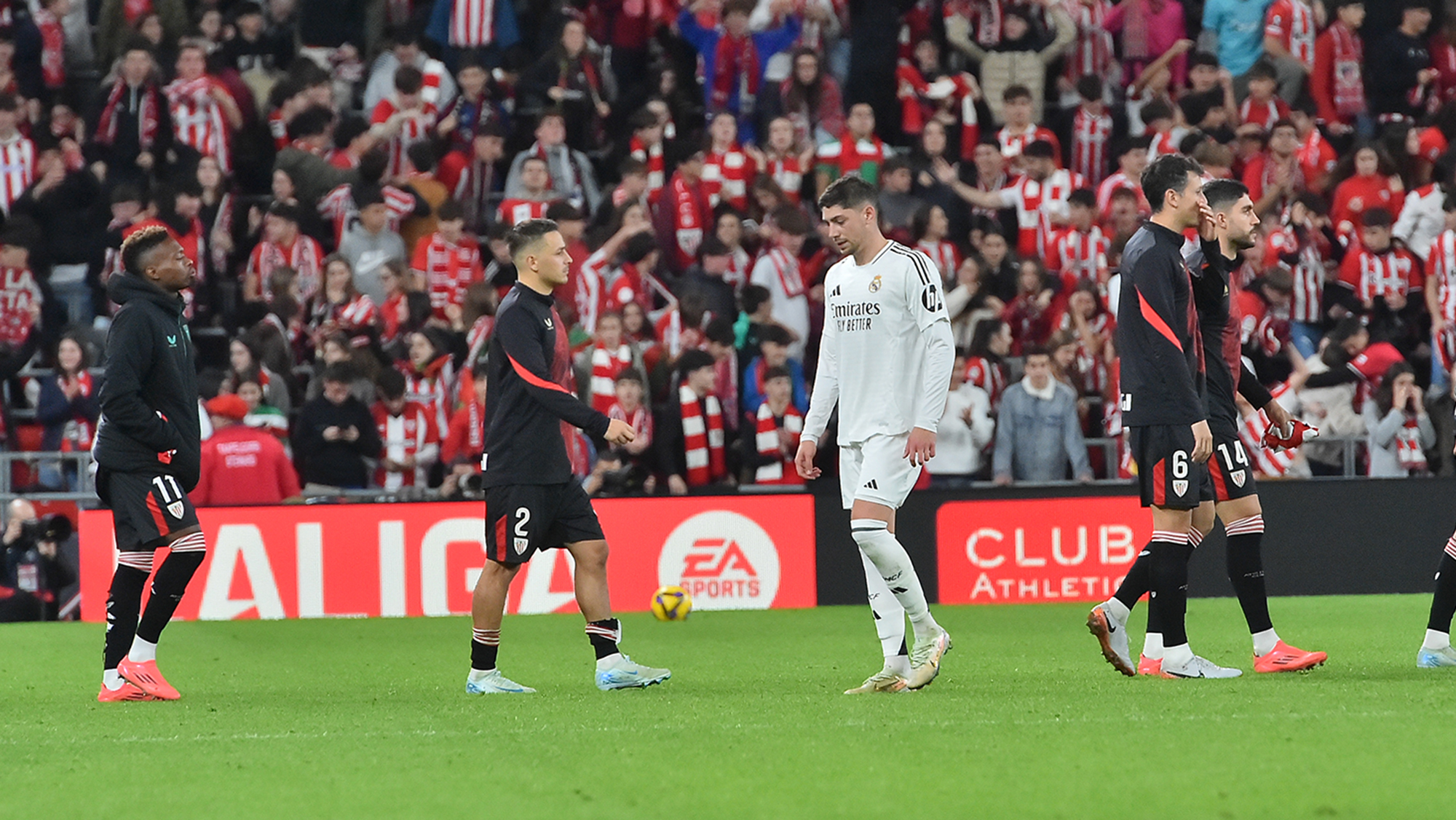 04/12/24 PARTIDO PRIMERA DIVISION 
JORNADA ADELANTANDA JORNADA 19
ATHLETIC CLUB DE BILBAO - REAL MADRID 
FIN DE PARTIDO  TRISTEZA FEDERICO VALVERDE