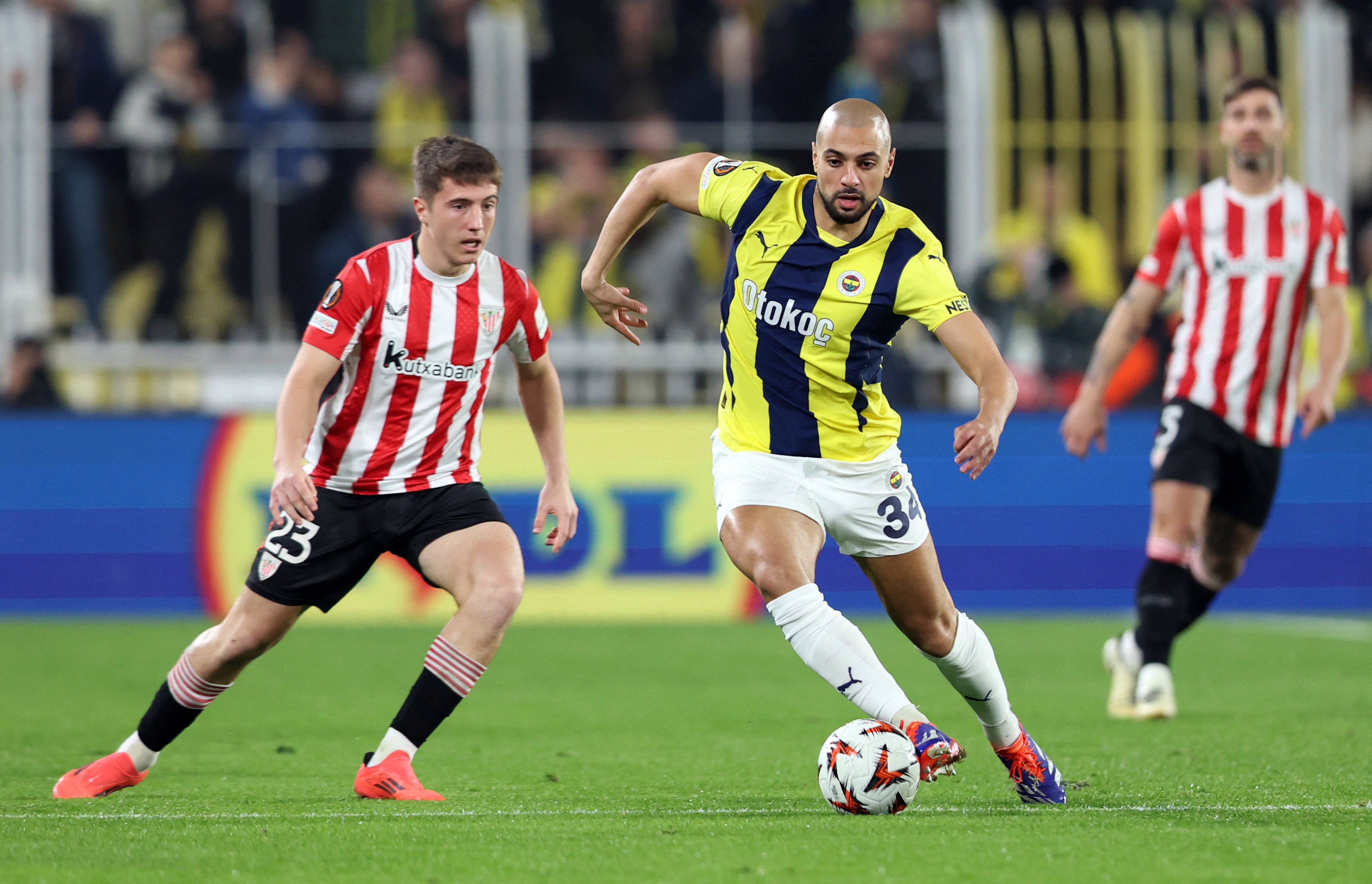 Soccer Football - Europa League - Fenerbahce v Athletic Bilbao - Sukru Saracoglu Stadium, Istanbul, Turkey - December 11, 2024 Fenerbahce's Sofyan Amrabat in action with Athletic Bilbao's Mikel Jauregizar REUTERS/Murad Sezer