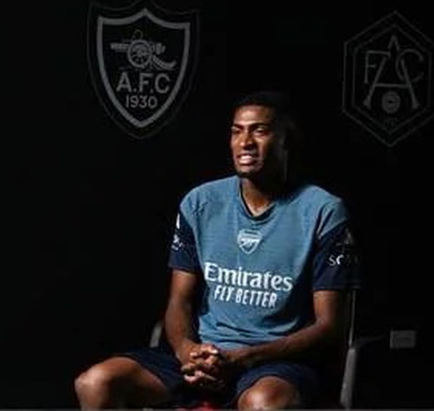 Mosquera, entrevistado por los medios oficiales del Arsenal.