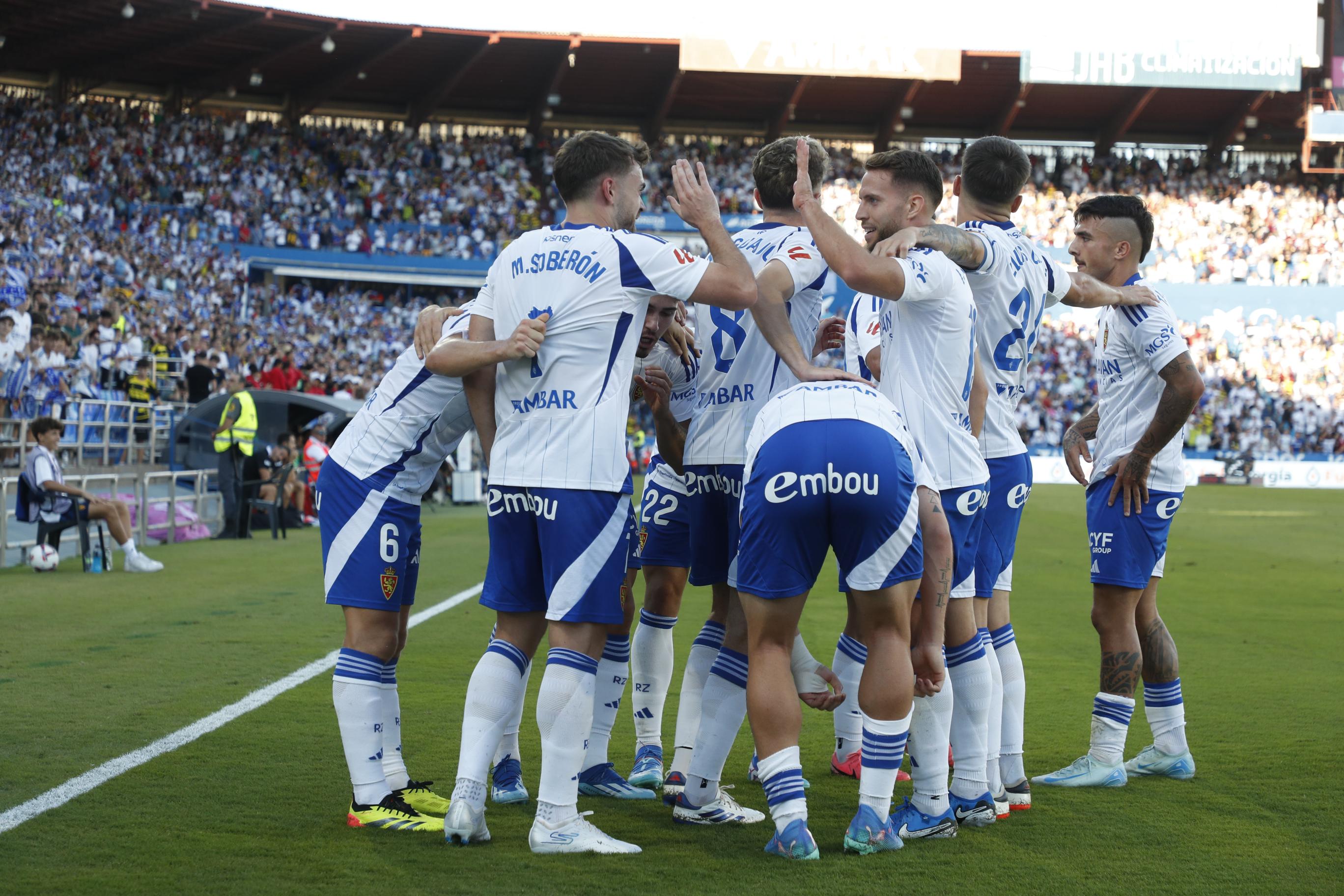 El Real Zaragoza recupera el liderato a lo grande