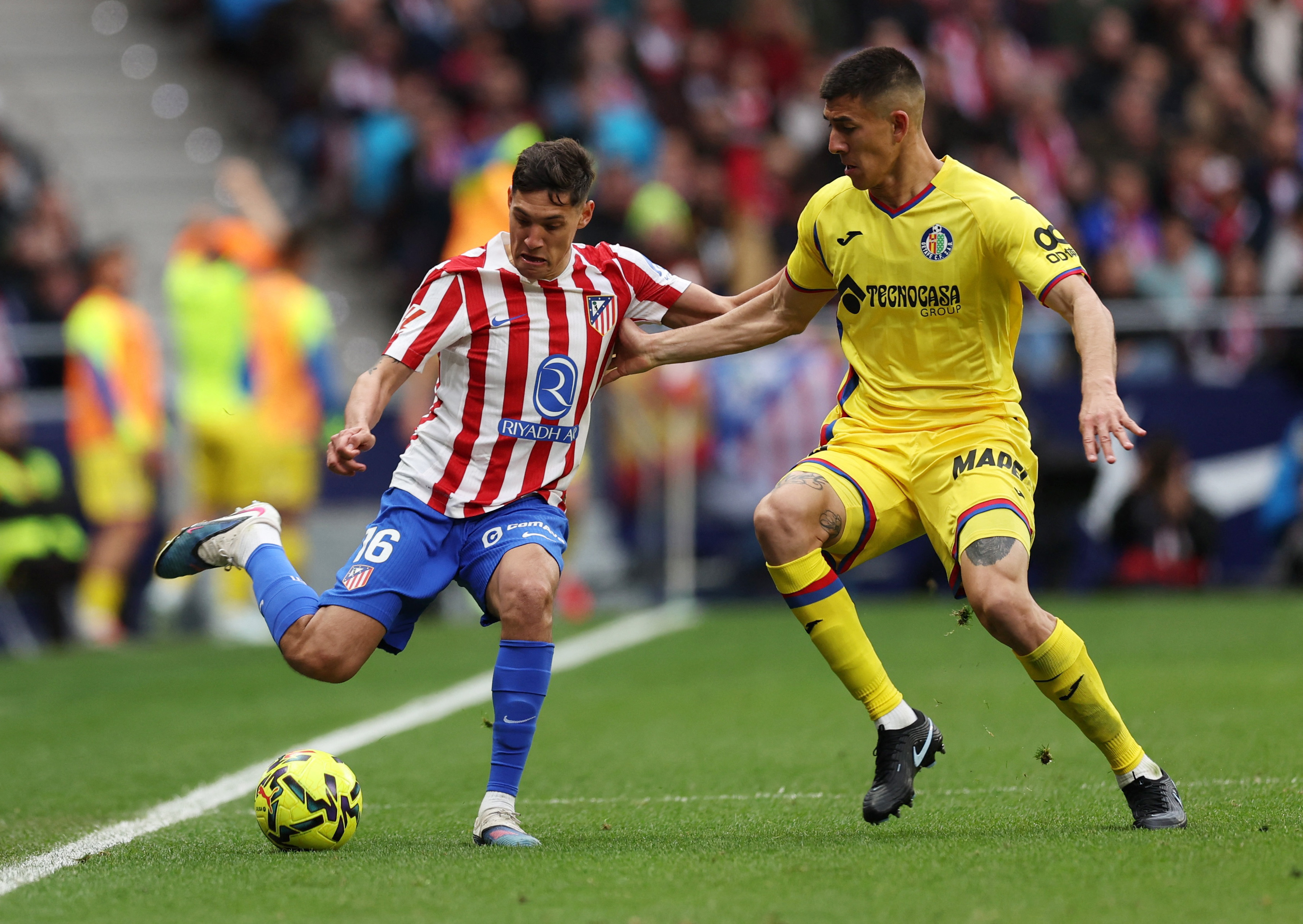 Soccer Football - LaLiga - Atletico Madrid v Getafe - Riyadh Air Metropolitano, Madrid, Spain - March 14, 2026 Atletico Madrid's Nahuel Molina in action with Getafe's Zaid Romero REUTERS/Violeta Santos Moura