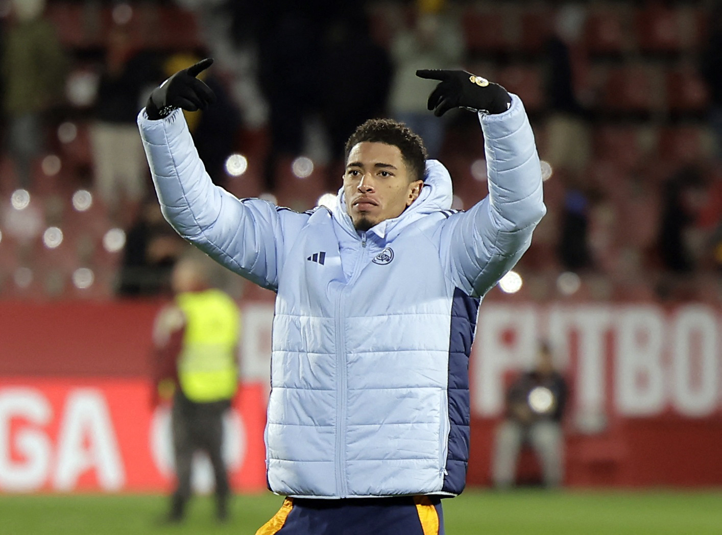 Soccer Football - LaLiga - Girona v Real Madrid - Estadi Montilivi, Girona, Spain - December 7, 2024 Real Madrid's Jude Bellingham salutes their fans after the match REUTERS/Jon Nazca