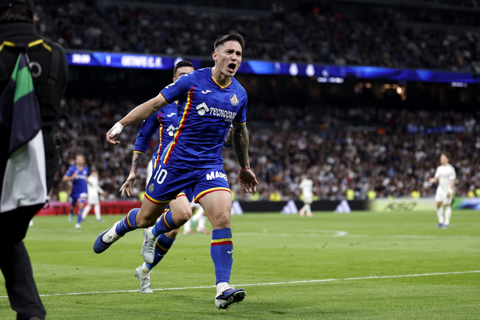 Martín Satriano goal for Getafe against Real Madrid at the Bernabéu.