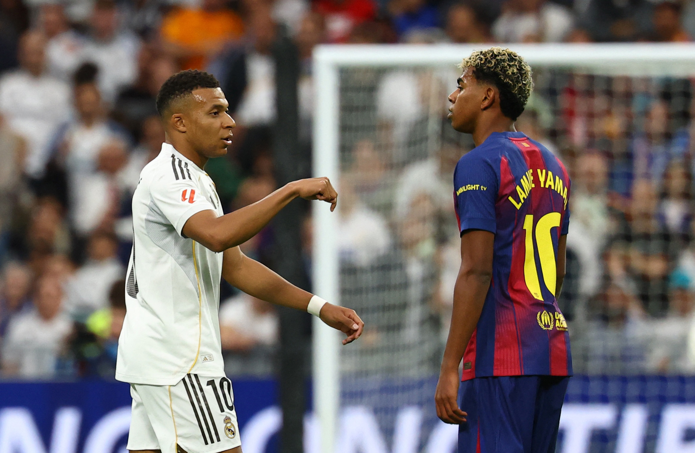 Soccer Football - LaLiga - Real Madrid v FC Barcelona - Santiago Bernabeu, Madrid, Spain - October 26, 2025 Real Madrid's Kylian Mbappe celebrates scoring their first goal as FC Barcelona's Lamine Yamal looks on REUTERS/Susana Vera