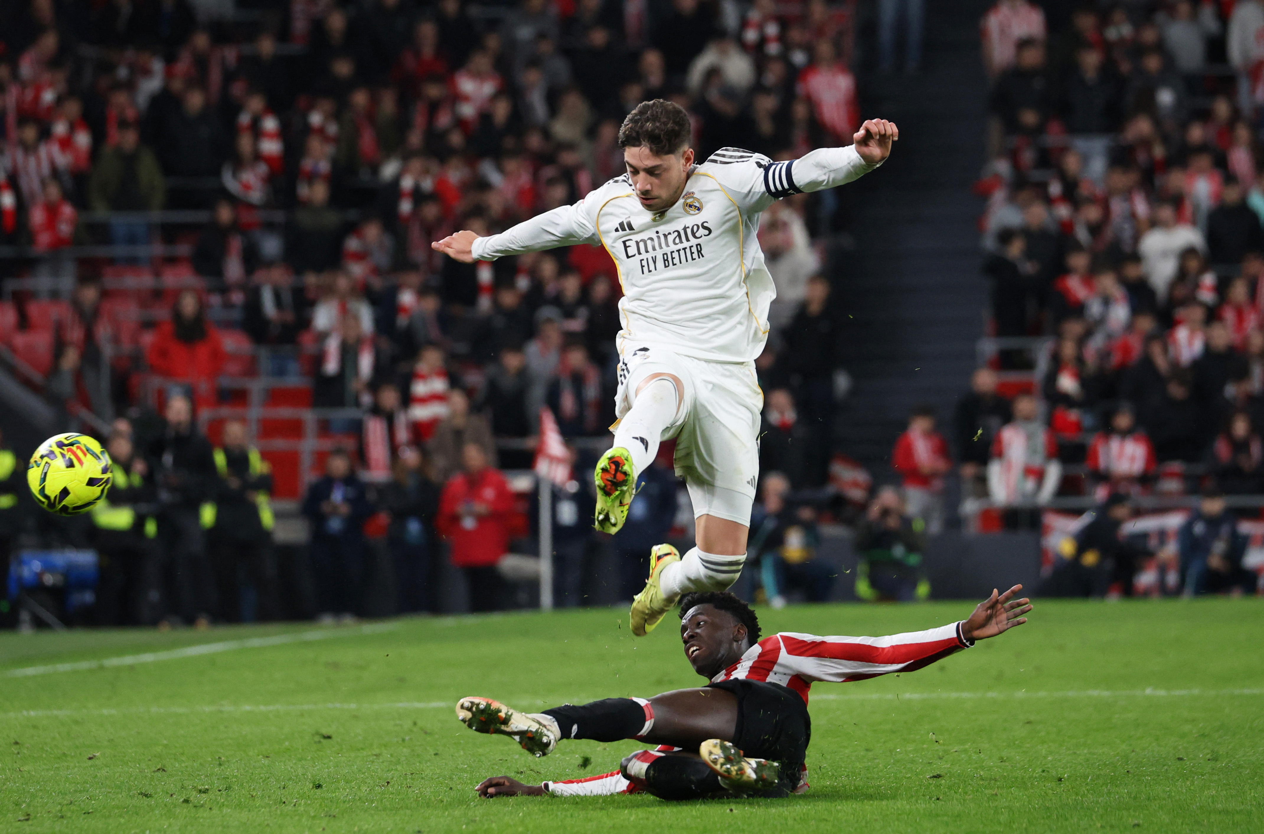 Soccer Football - LaLiga - Athletic Bilbao v Real Madrid - San Mames, Bilbao, Spain - December 3, 2025 Real Madrid's Federico Valverde in action with Athletic Bilbao's Adama Boiro REUTERS/Pankra Nieto