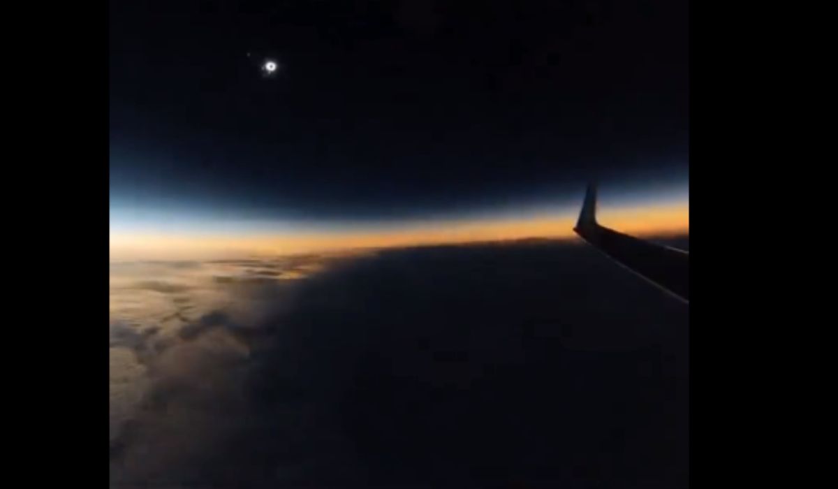 Video: La vista del eclipse desde un avión