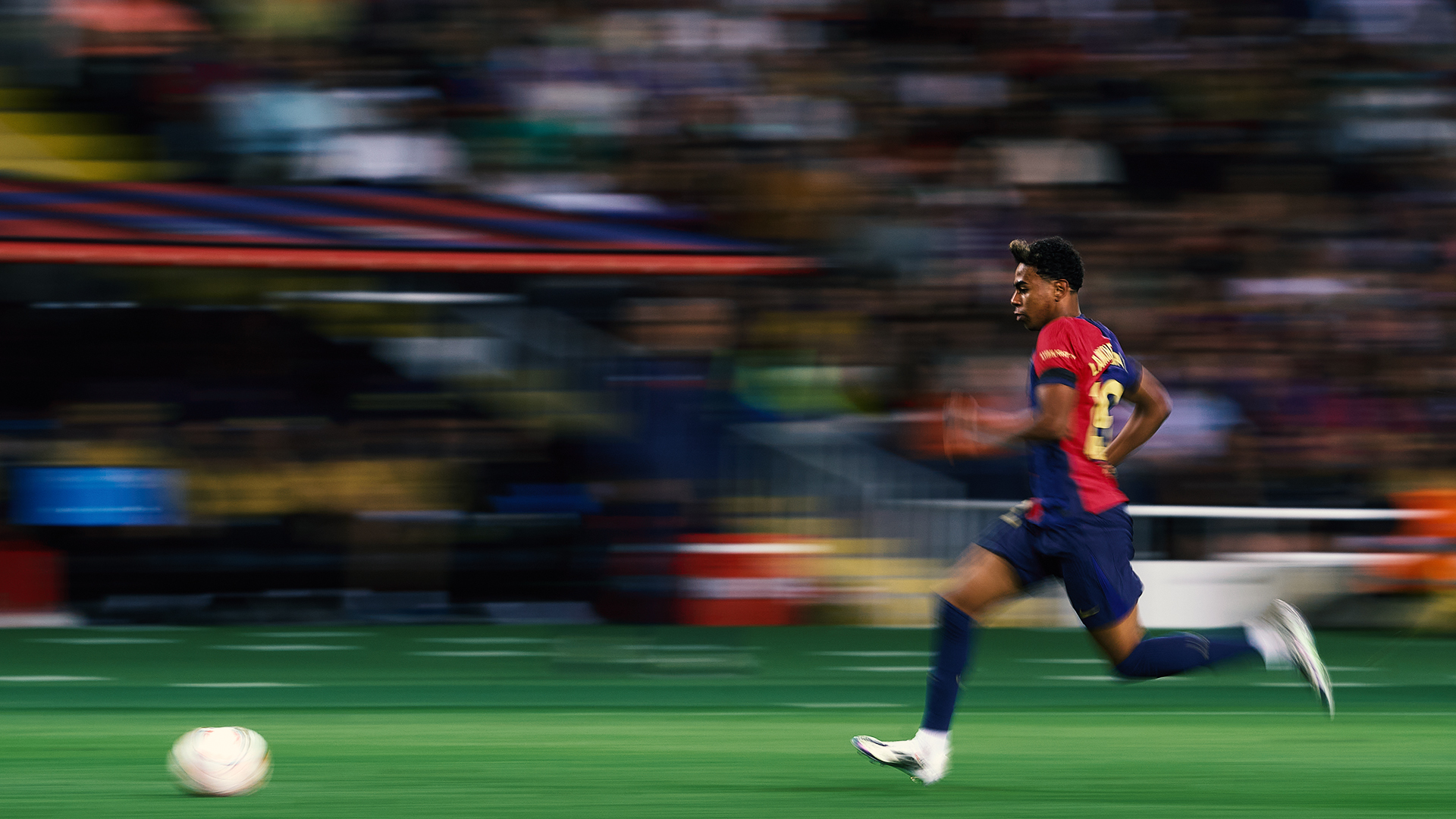 BARCELONA, SPAIN - OCTOBER 20: Lamine Yamal of FC Barcelona runs with the ball during the LaLiga match between FC Barcelona and Sevilla FC at Estadi Olimpic Lluis Companys on October 20, 2024 in Barcelona, Spain. (Photo by Manuel Queimadelos/Quality Sport Images/Getty Images)
PUBLICADA 12/11/24 NA MA08 5COL 