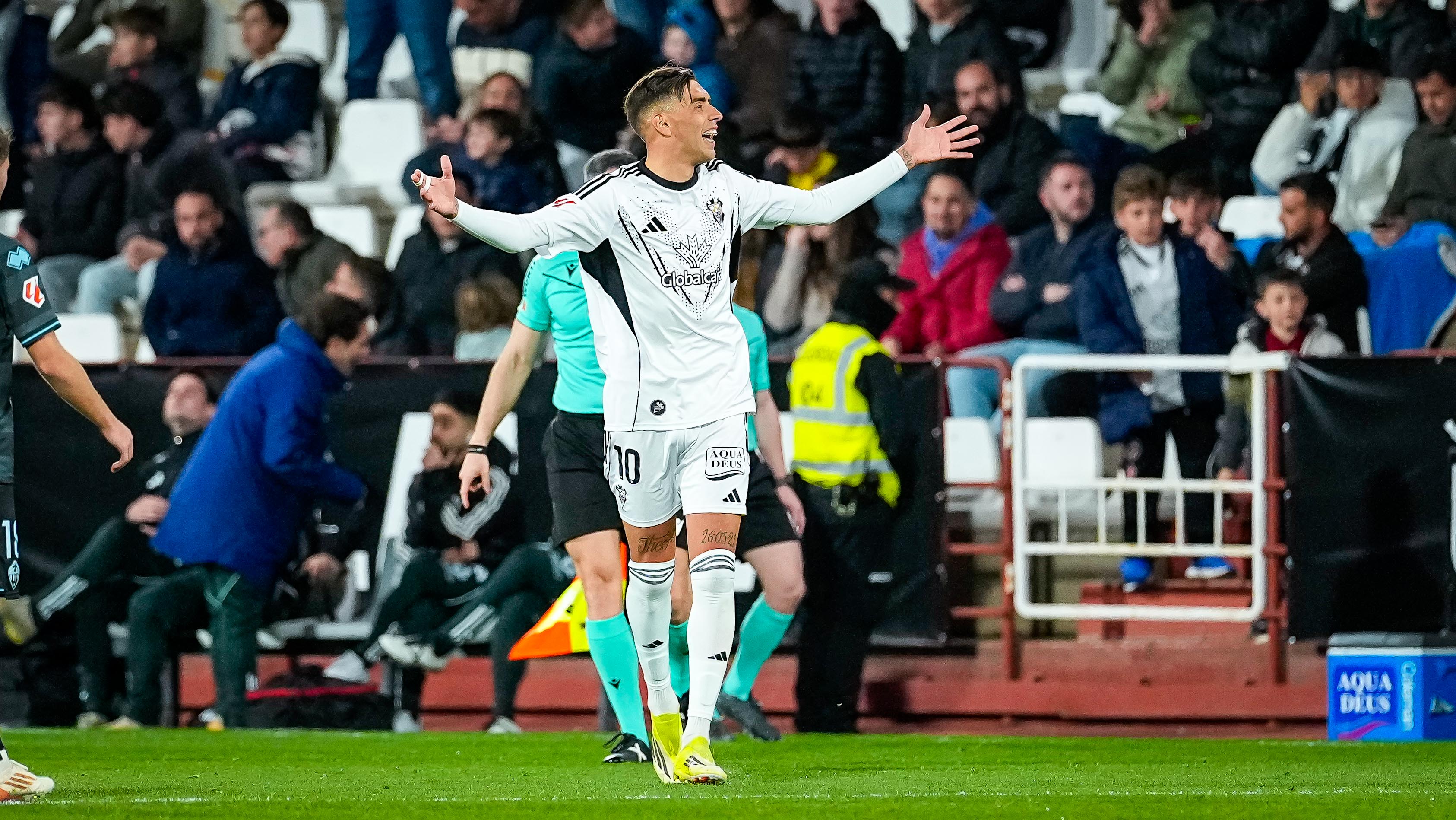Jefté ahonda en el bache del Castellón