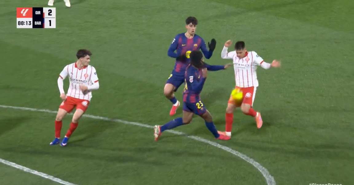 Va a arder Barcelona días y días: la falta no pitada a Koundé en el 2-1 del Girona 