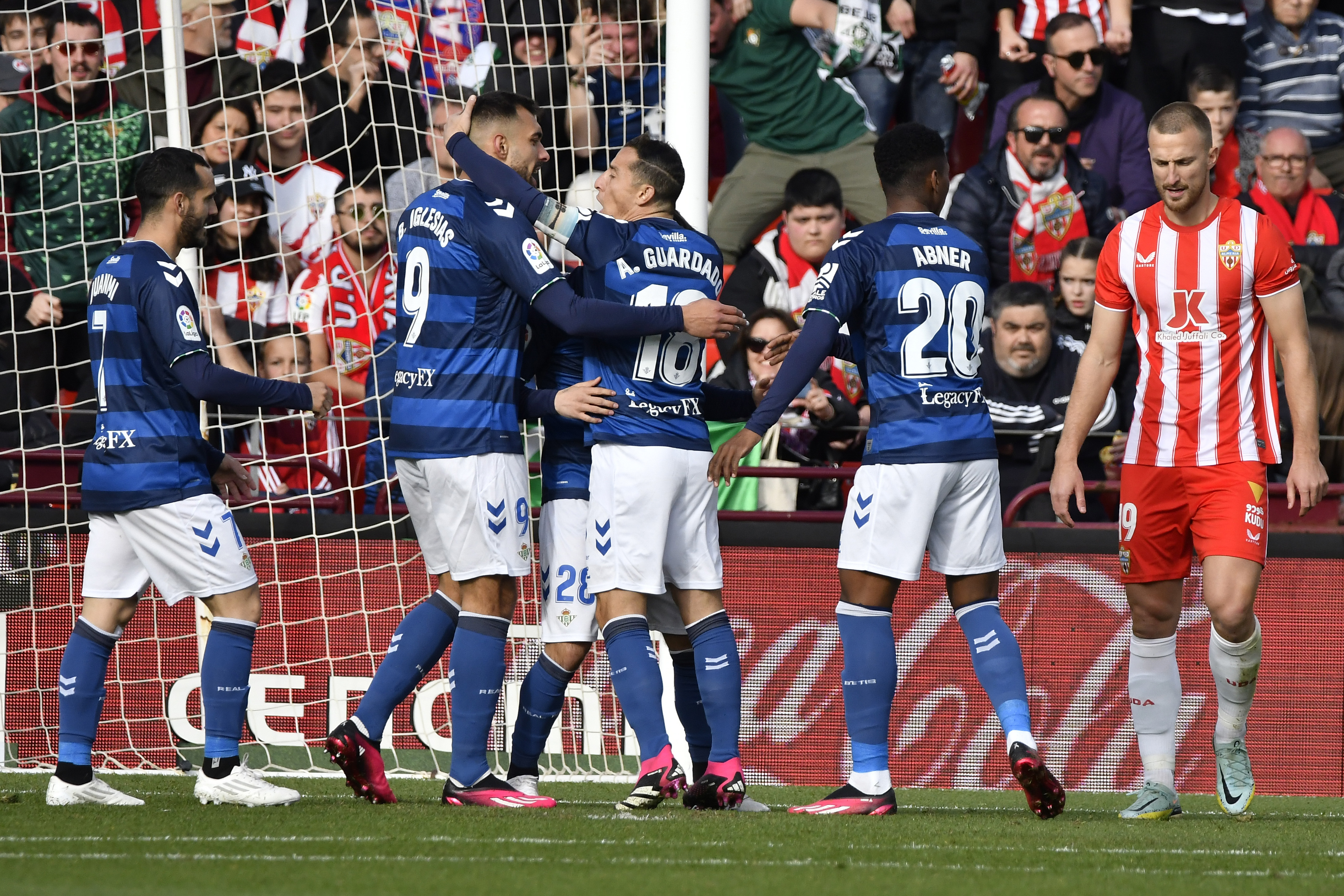 El Betis recupera la fe al ritmo de Canales