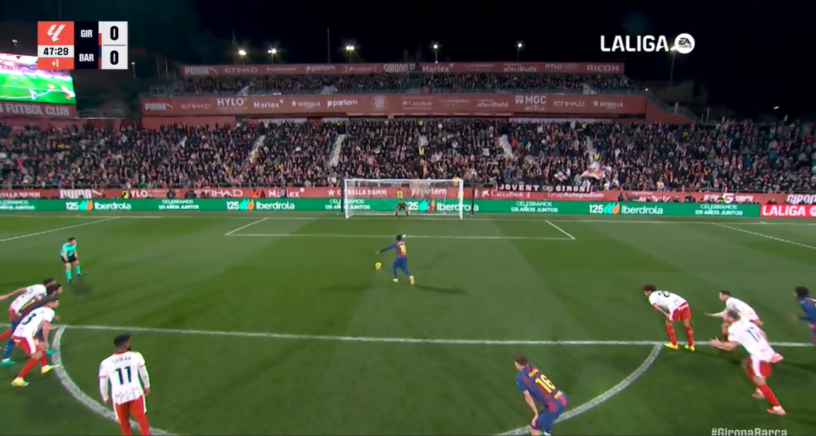 Una decisión que puede costar LaLiga: Lamine le quita el penalti a Raphinha para tirarlo así 