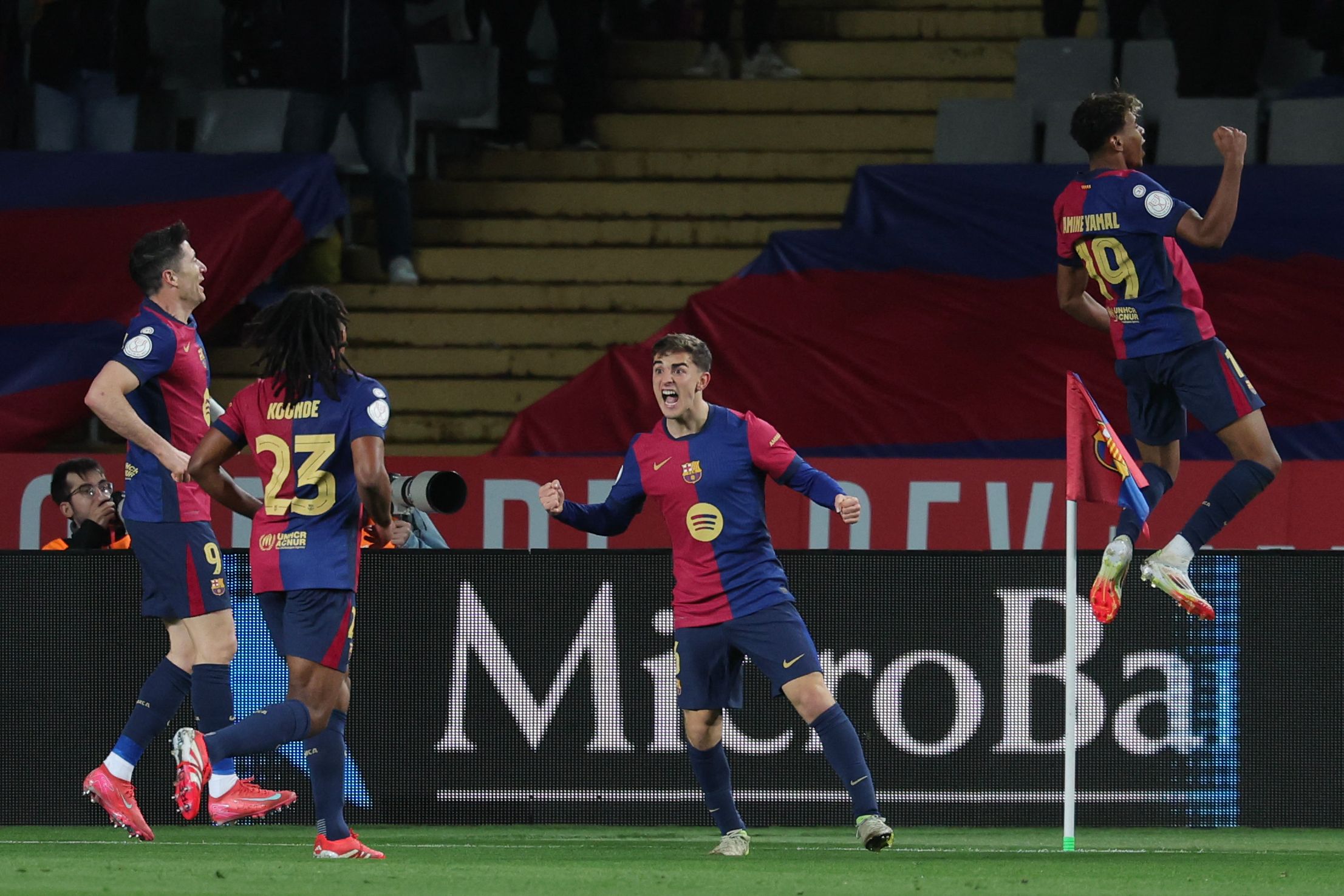 Robert Lewandowski, Jules Kounde, Pablo Gavi y Lamine Yamal