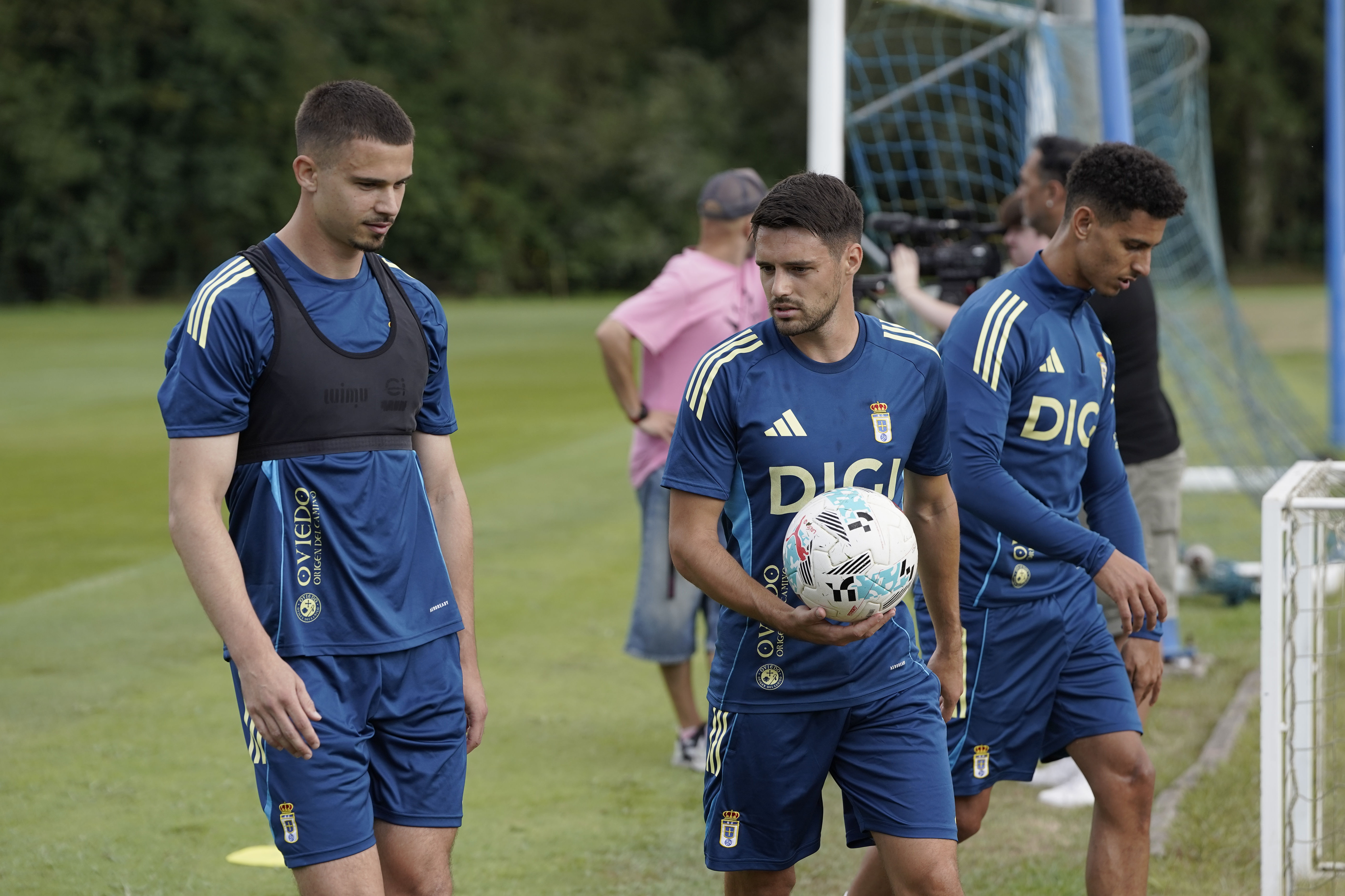22/08/2025 ENTRENAMIENTO REAL OVIEDO  REQUEXON DENDONCKER Y BREKALO NUEVOS JUGADORES DEL REAL OVIEDOFOTO PACO PAREDES